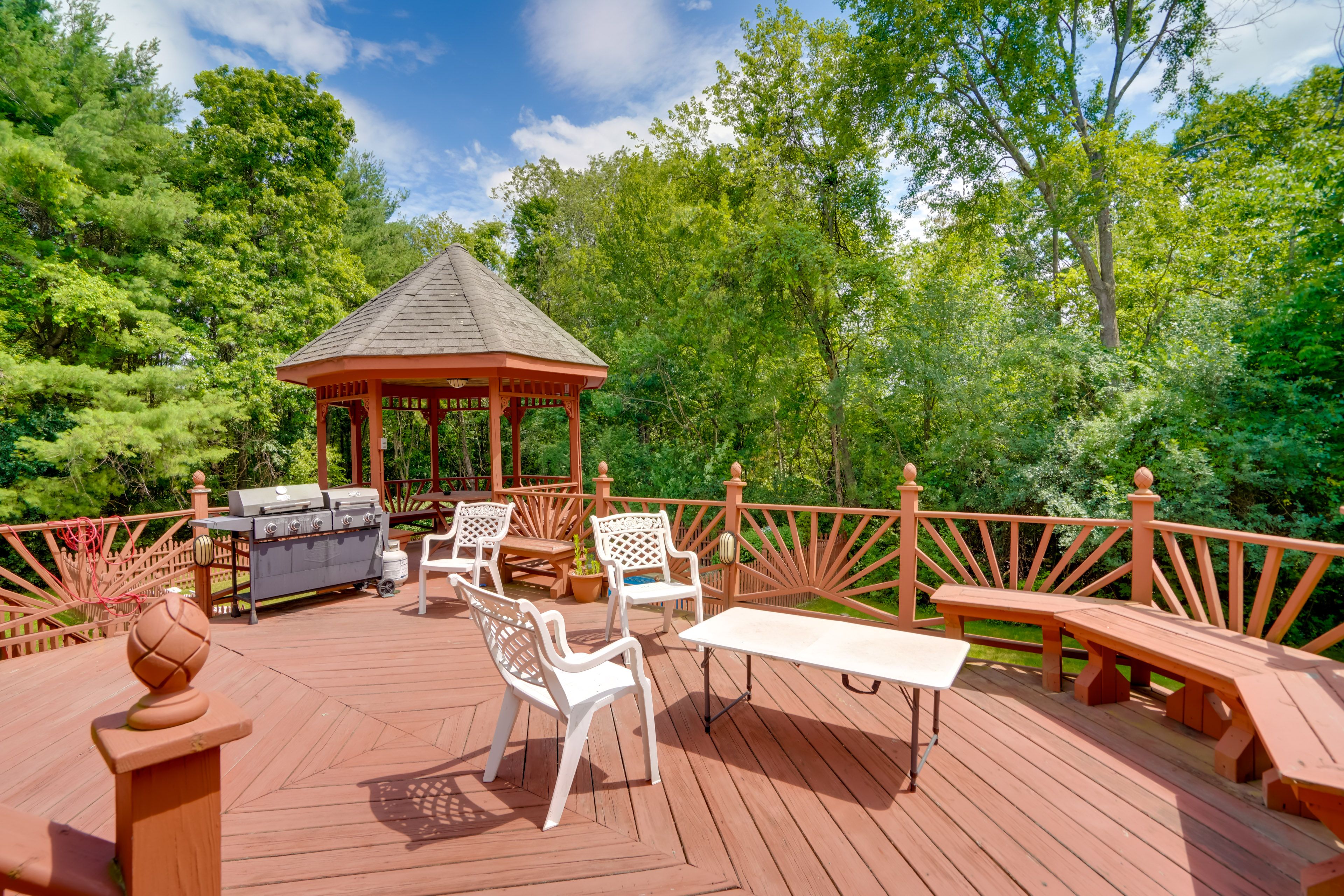Deck | Gas Grills | Dining Area | Gazebo