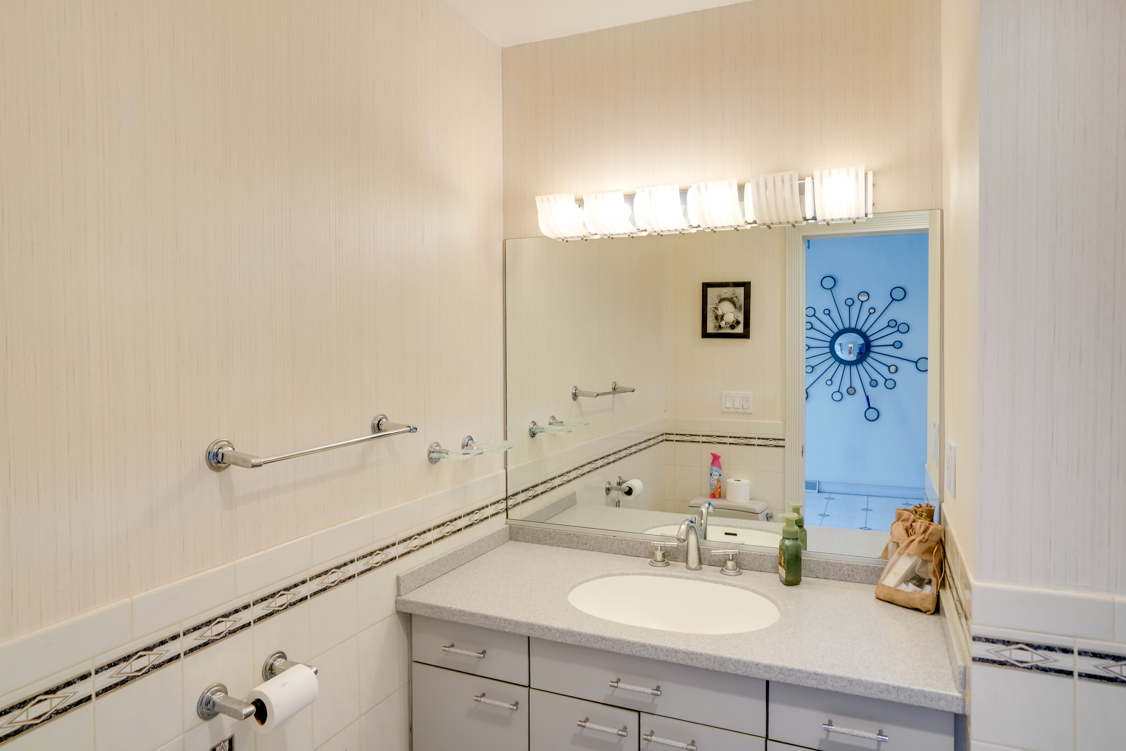 Full Bathroom | Shower | 2nd Floor