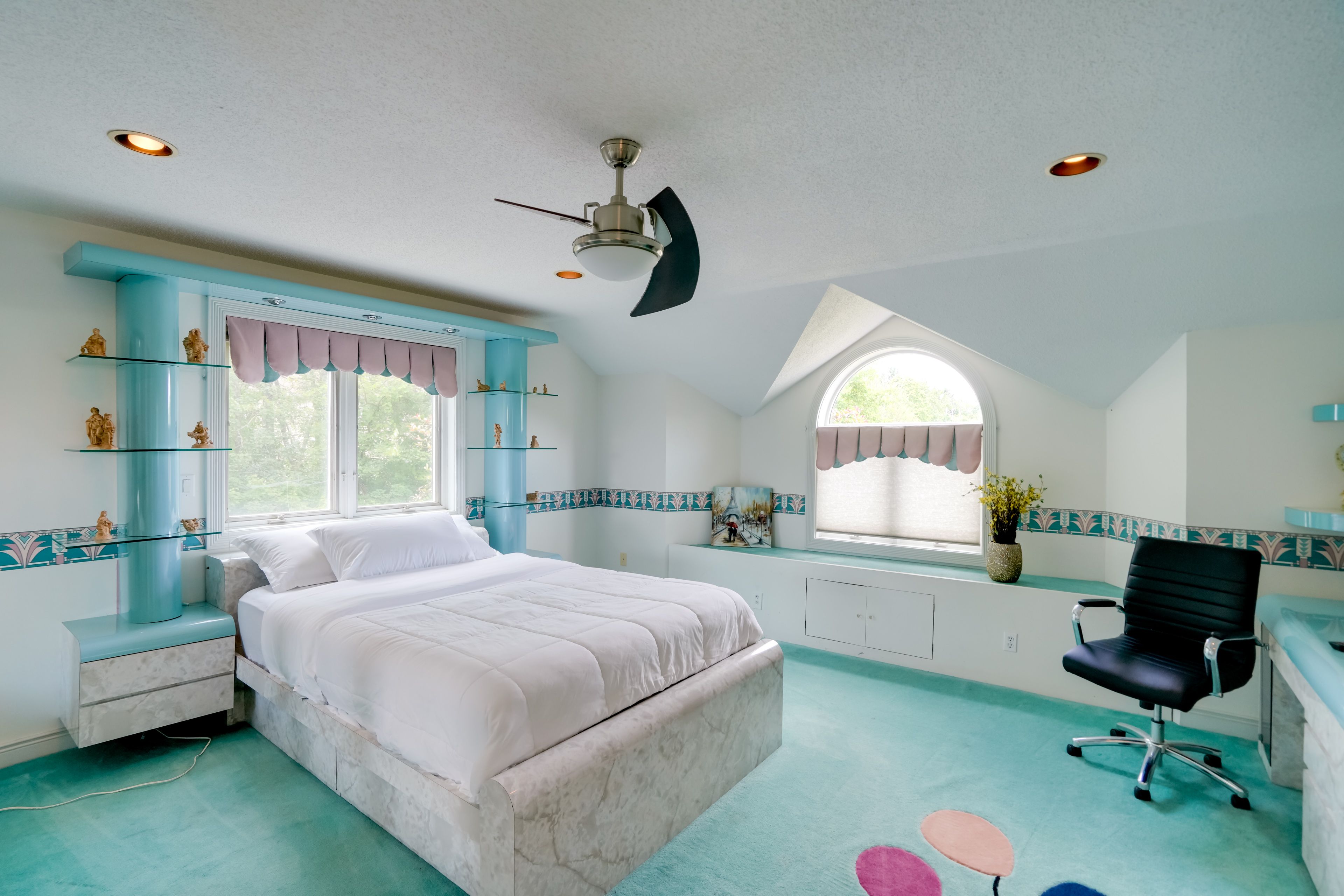 Bedroom 5 | Queen Bed | Smart TV | 3rd Floor