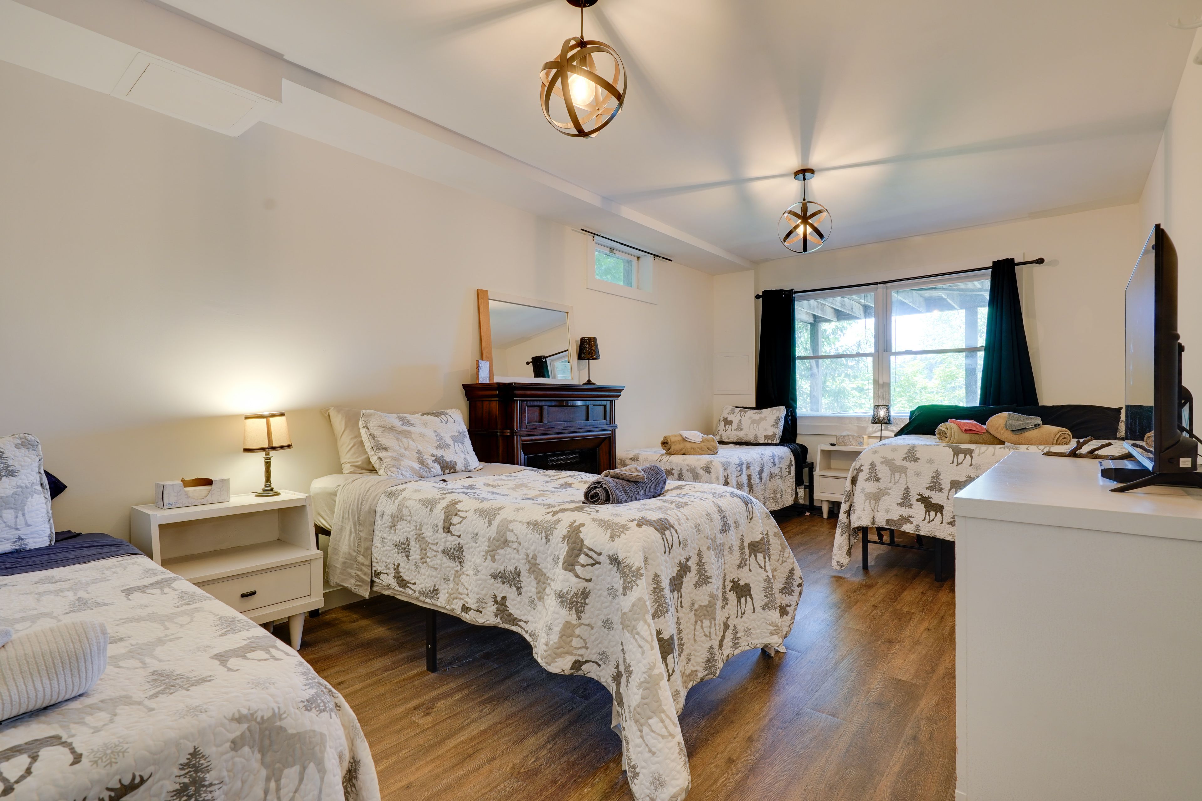 Bedroom 4 | Full Bed | 3 Twin Beds | Smart TV | Basement