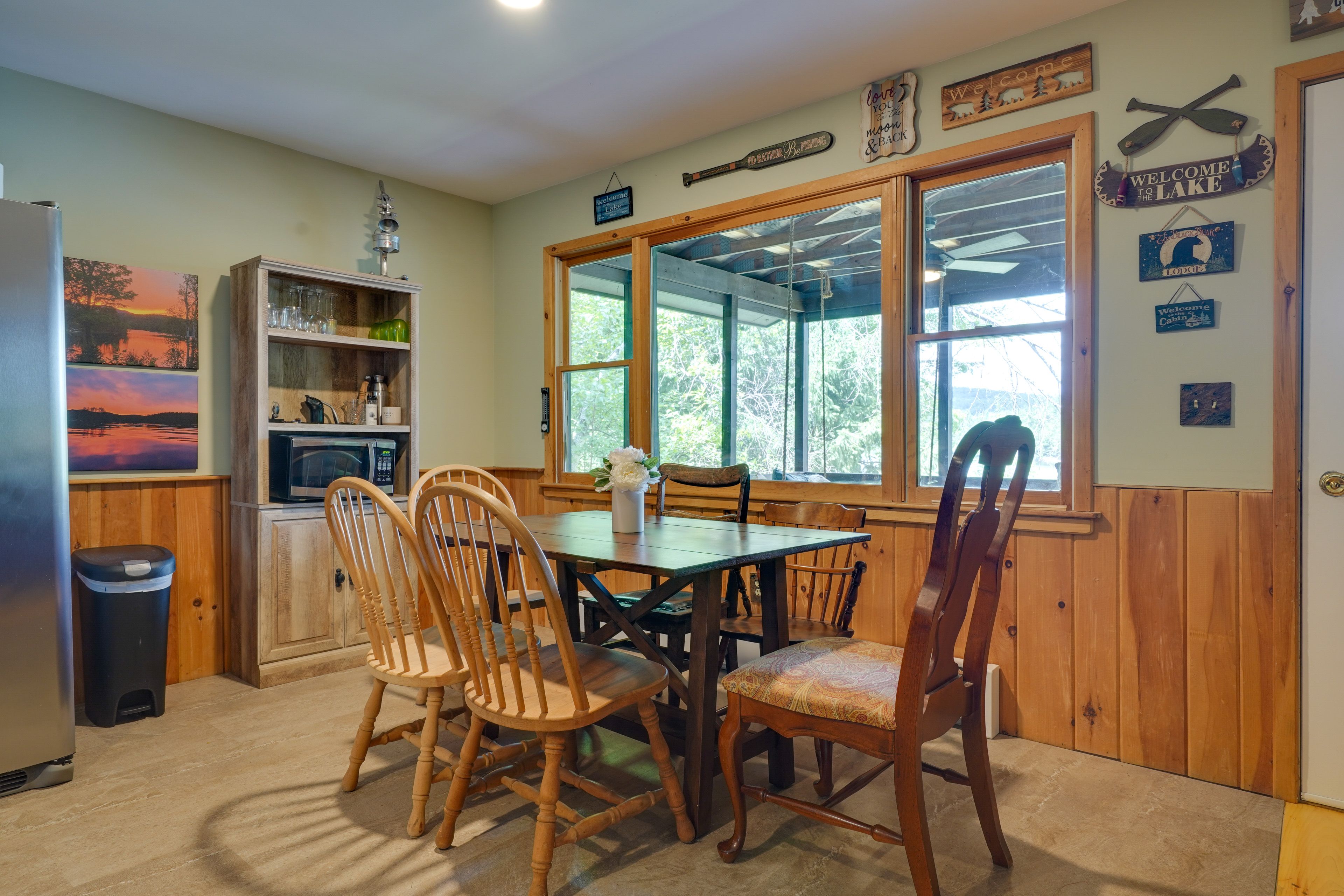Dining Table | Dishware/Flatware | Main Floor