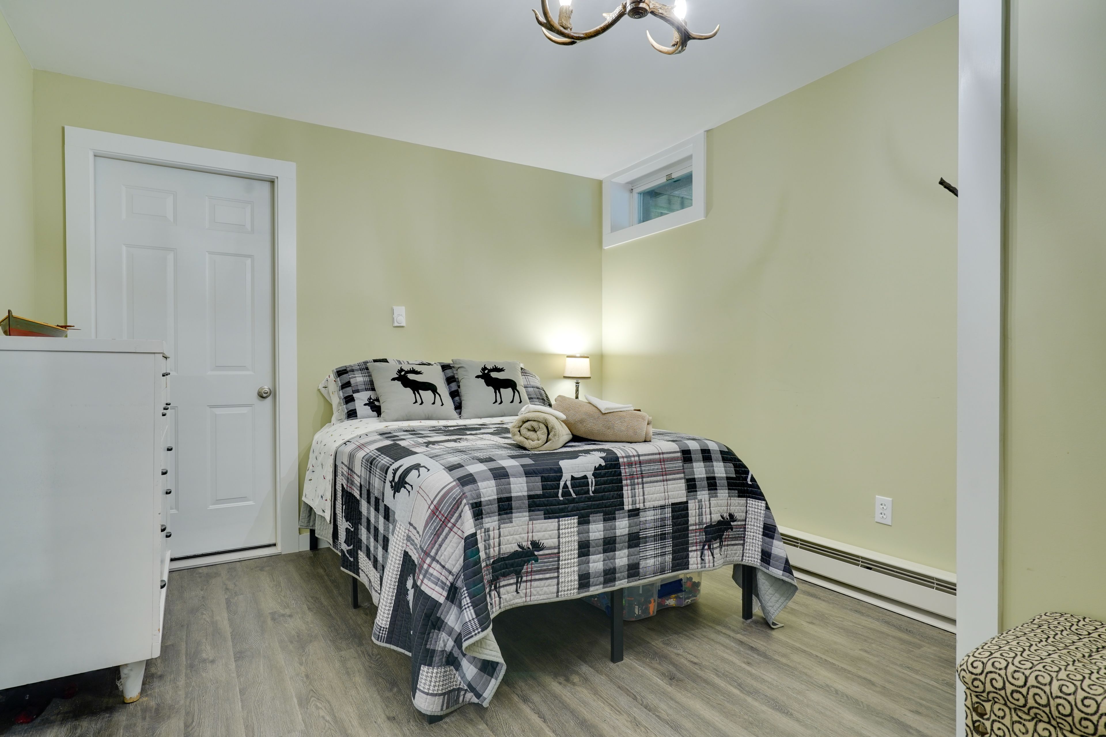 Bedroom 3 | Full Bed | Twin Bed | Smart TV | Basement