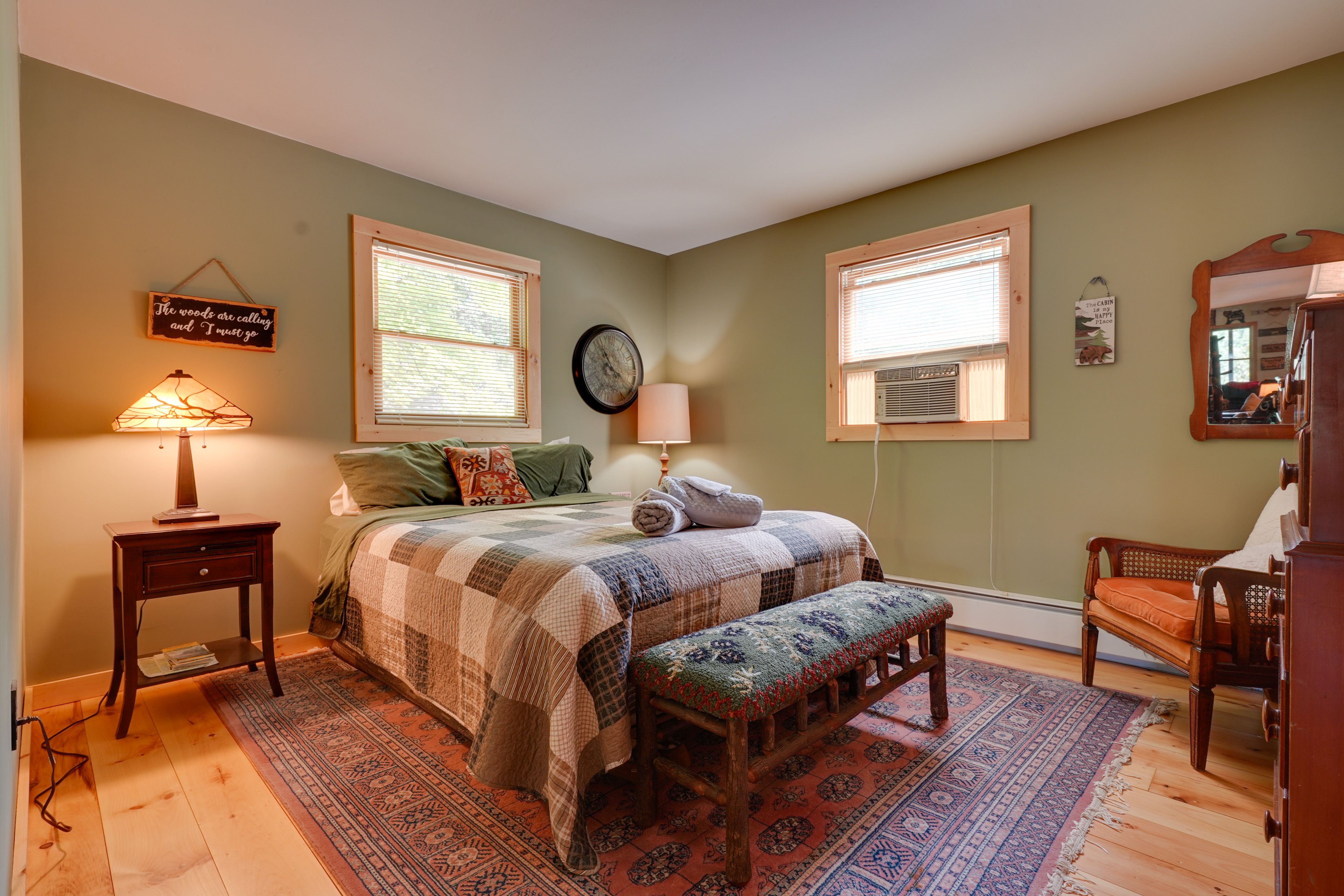 Bedroom 2 | Queen Bed | Main Floor