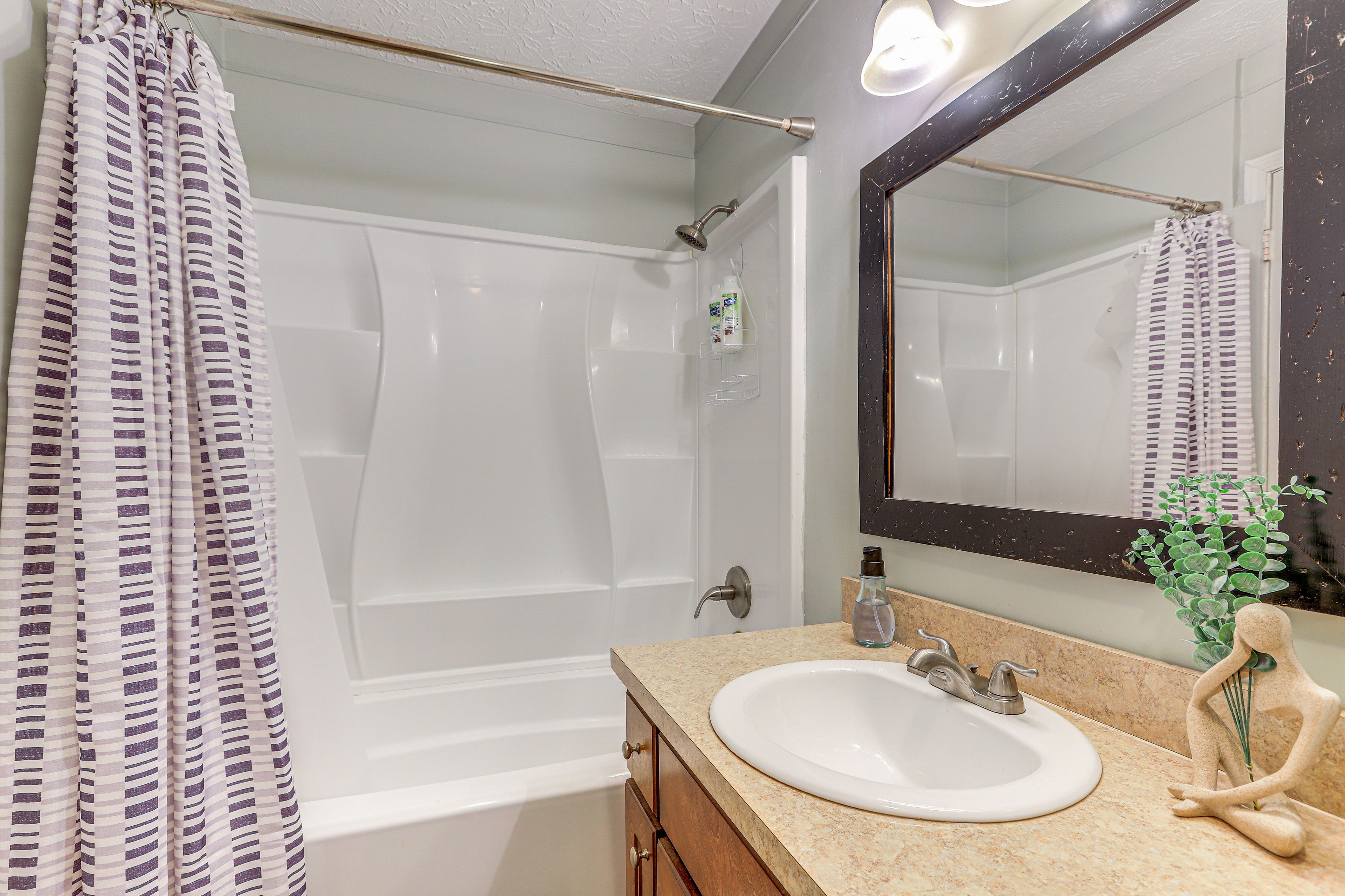 Full Bathroom | Towels Provided | In-Unit Washer/Dryer