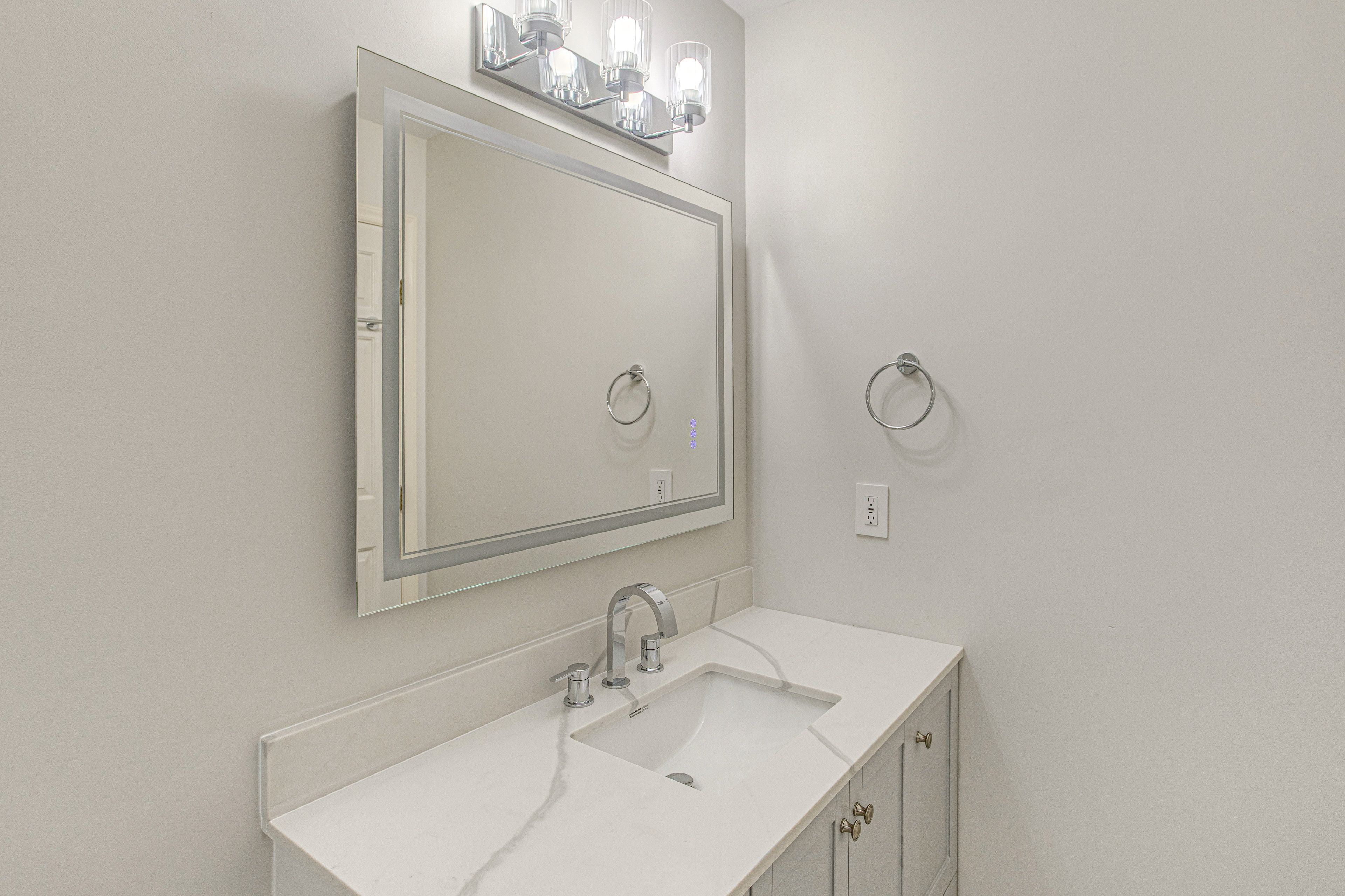 Bathroom | 2nd Floor