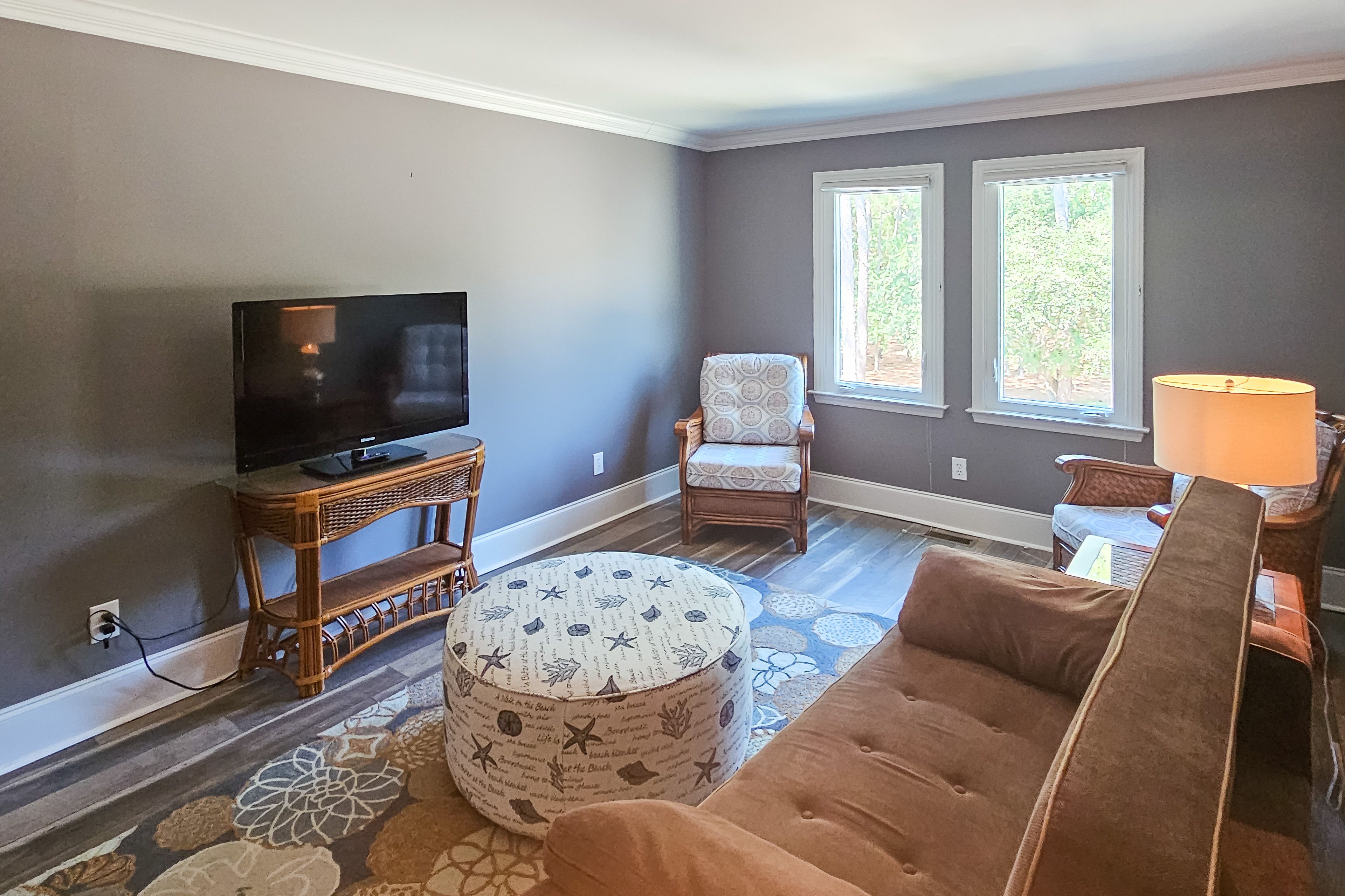 Den | Smart TV | Queen Sleeper Sofa | 1st Floor