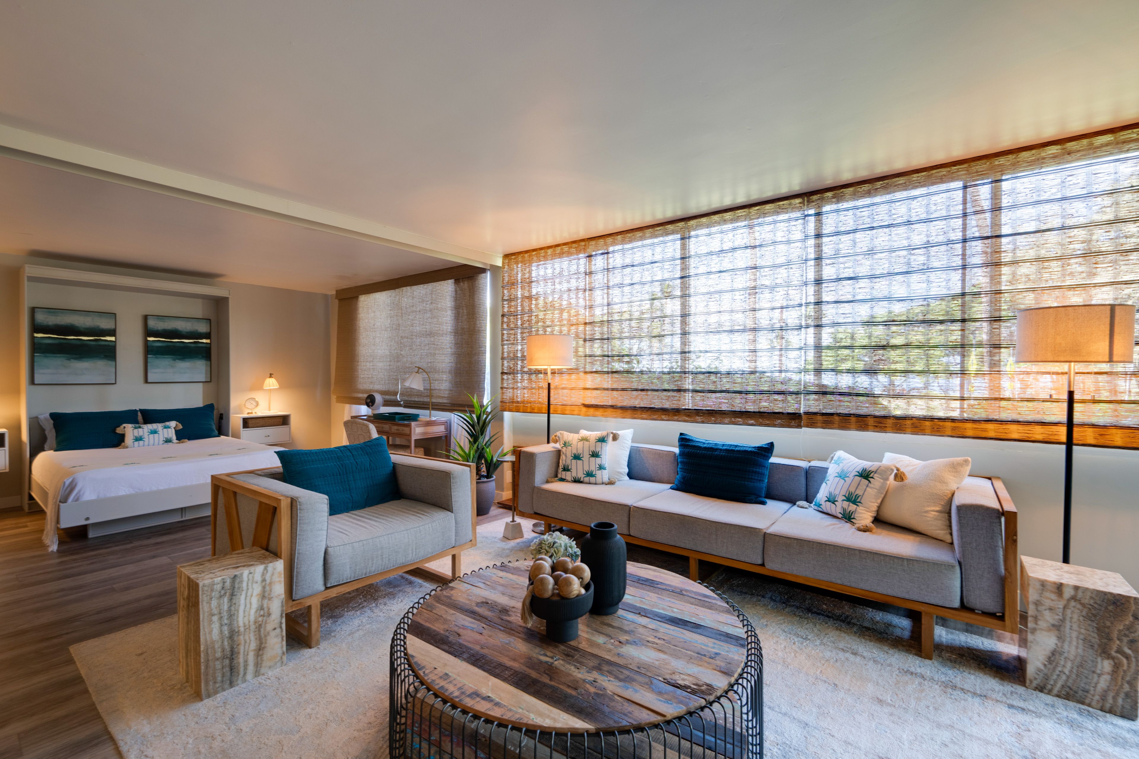 Living Room | Smart TV w/ Cable