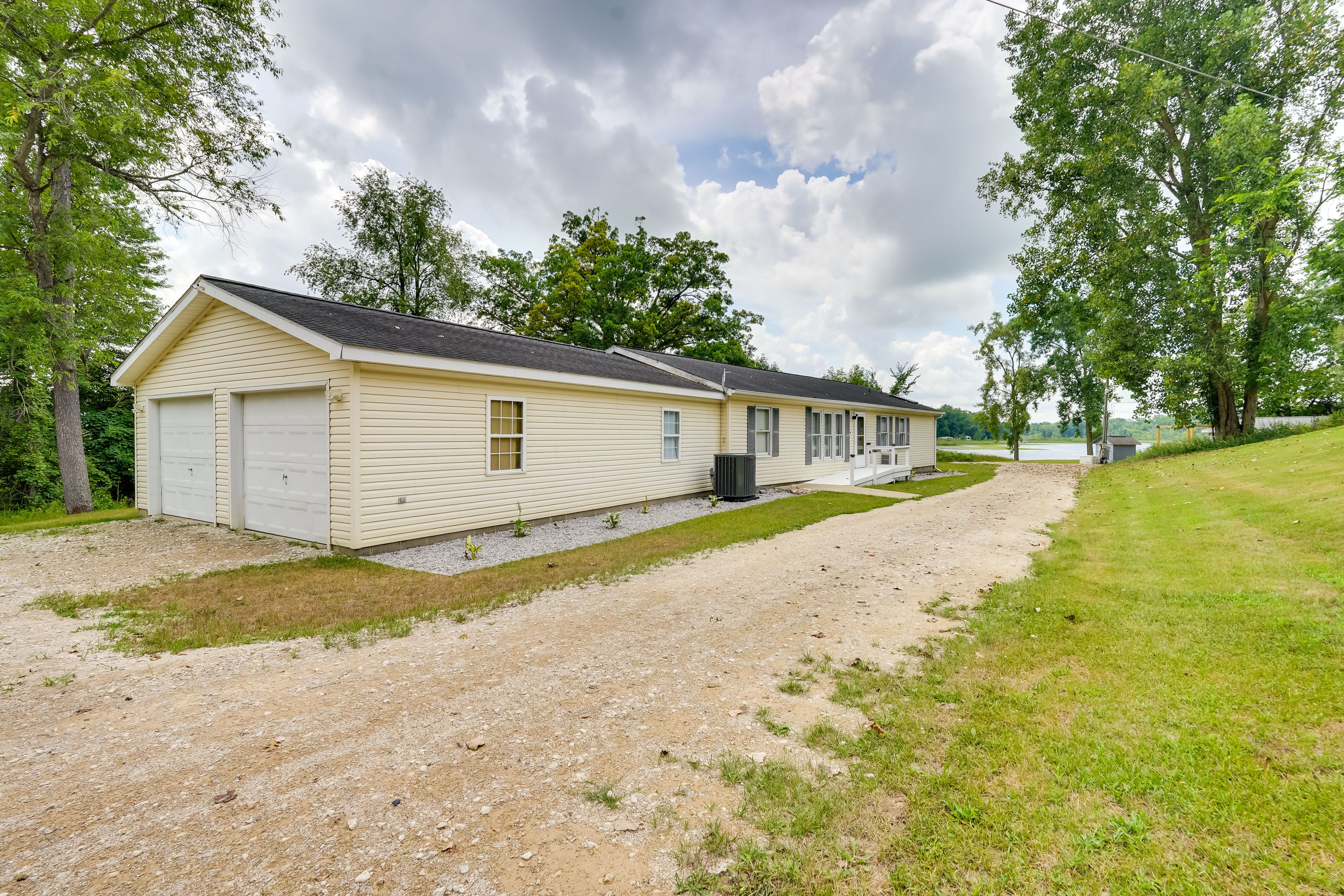 Parking | Driveway (6 Vehicles)
