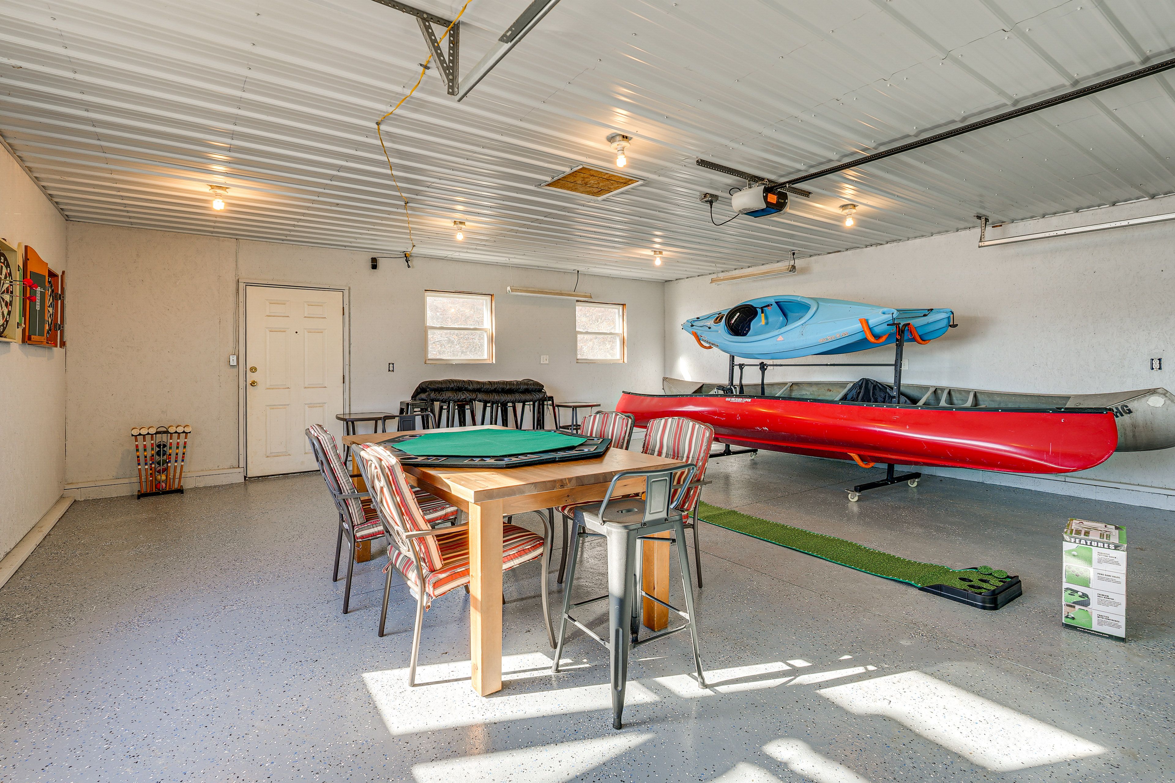 Garage | 2 Kayaks | Canoe | Life Vests