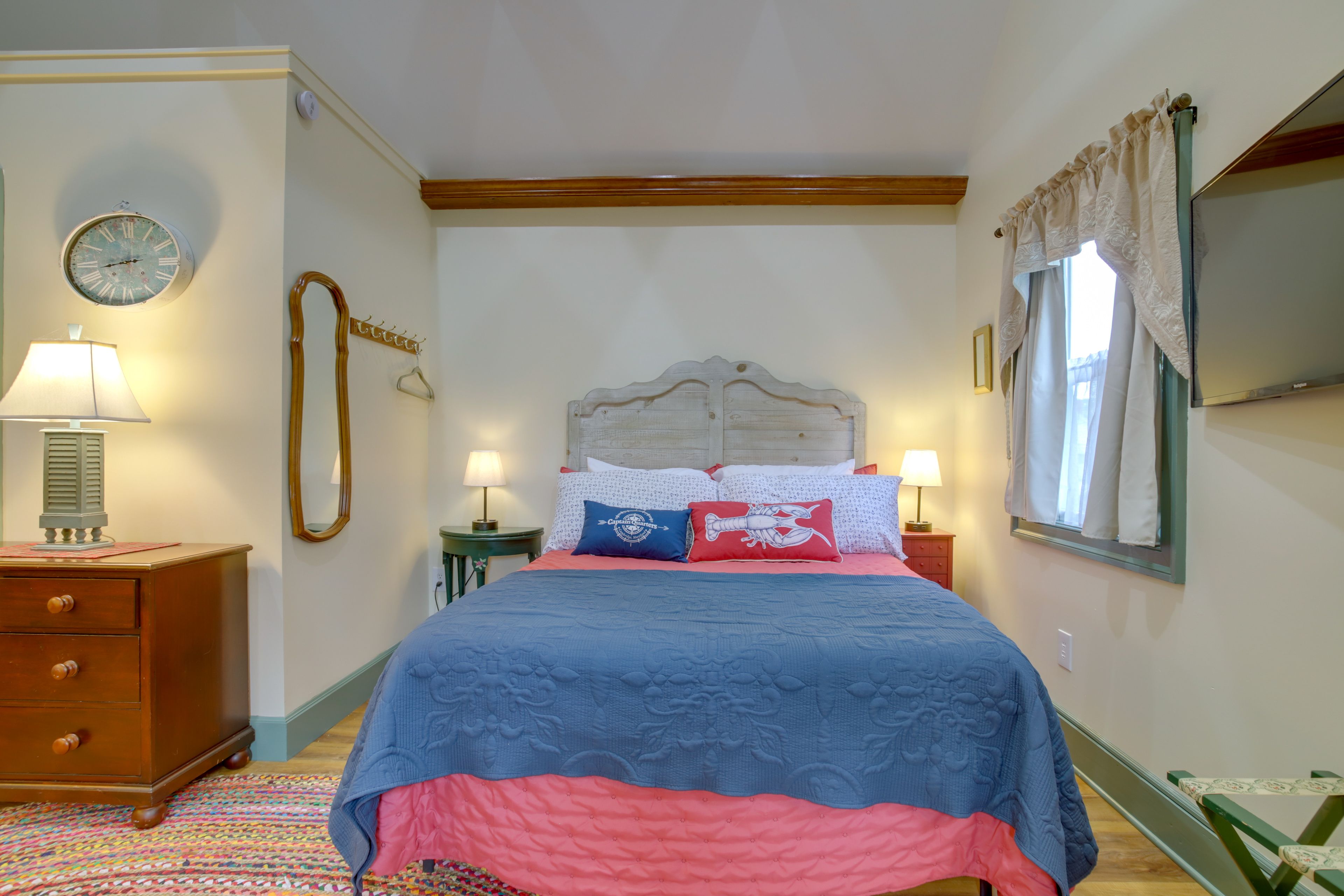 Studio | Queen Bed | Linens Provided | Flat-Screen TV