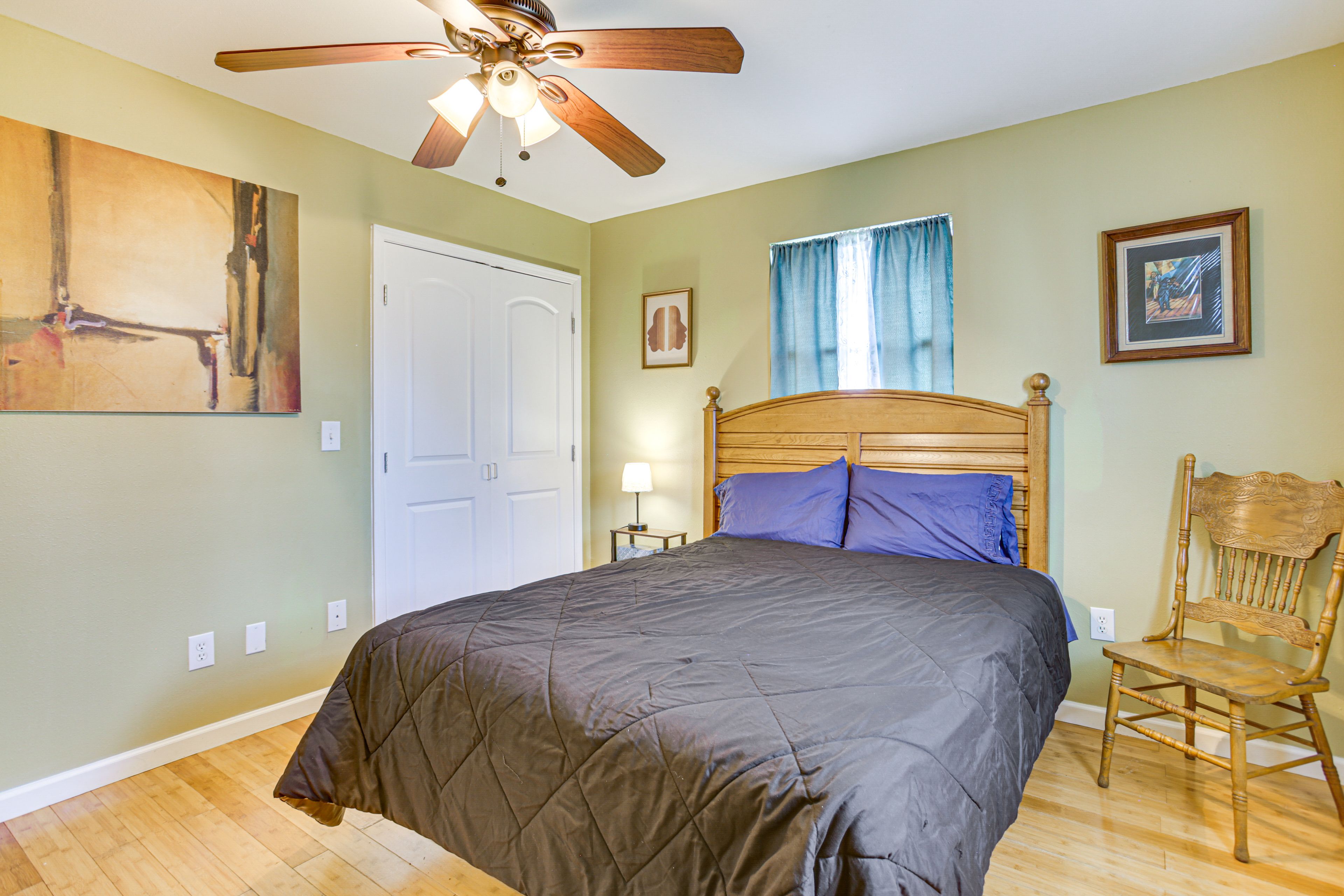 Bedroom 2 | Queen Bed | Smart TV