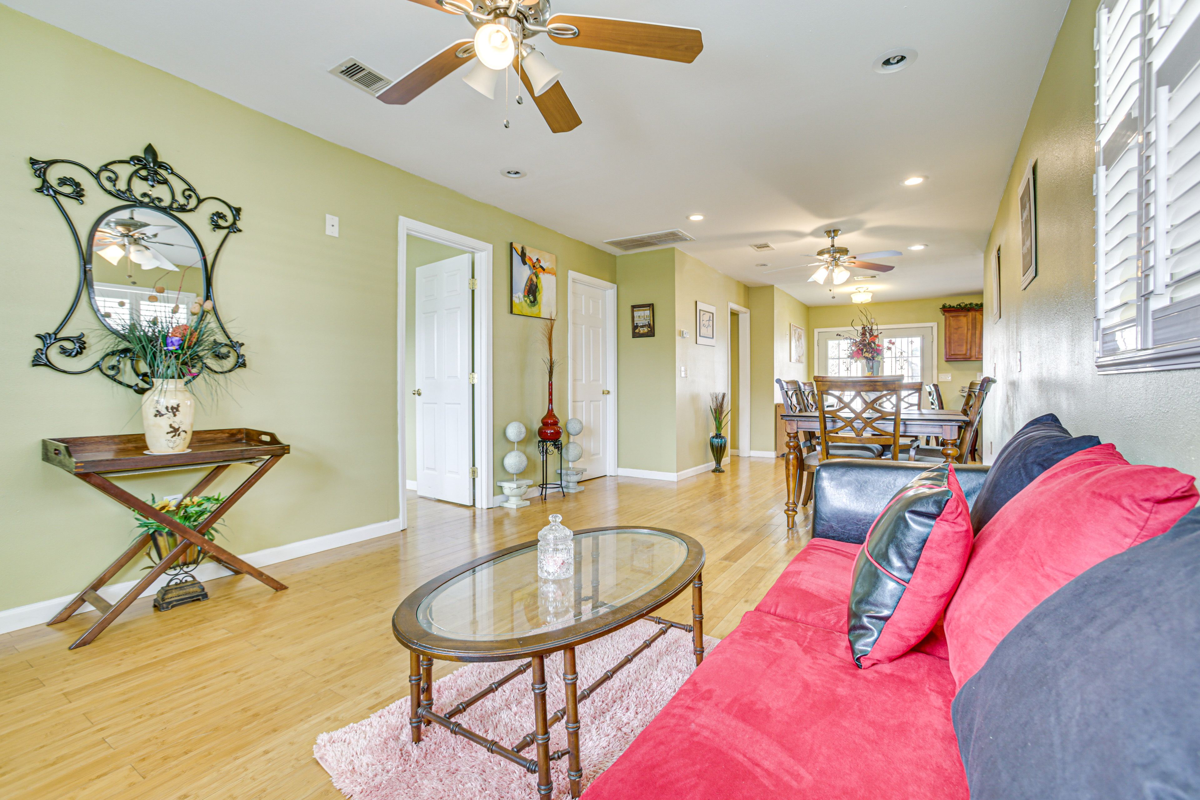 New Orleans Vacation Rental | 2BR | 2BA | 1,400 Sq Ft | 1 Step Required
