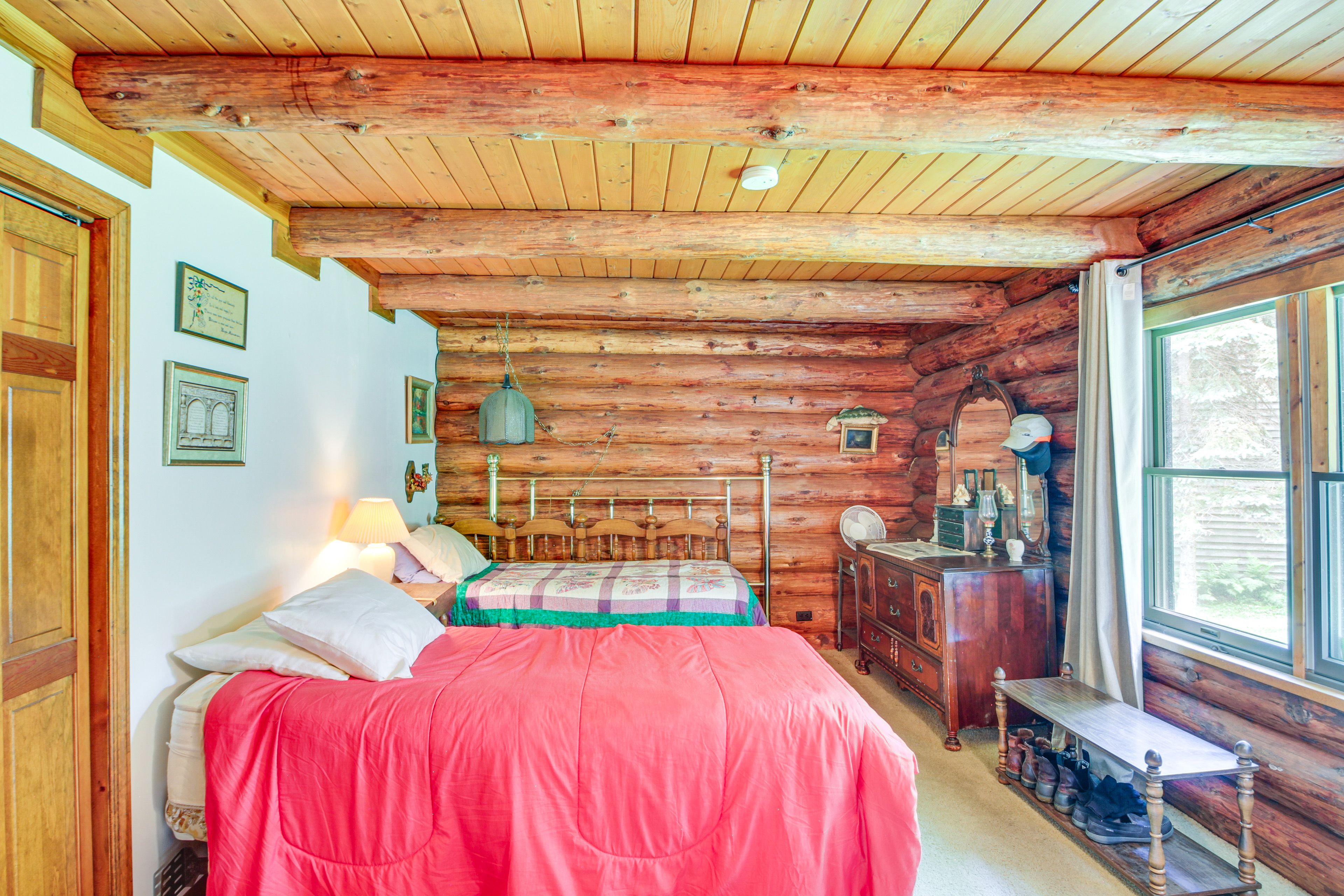 Bedroom | 2 Twin Beds | Main Floor