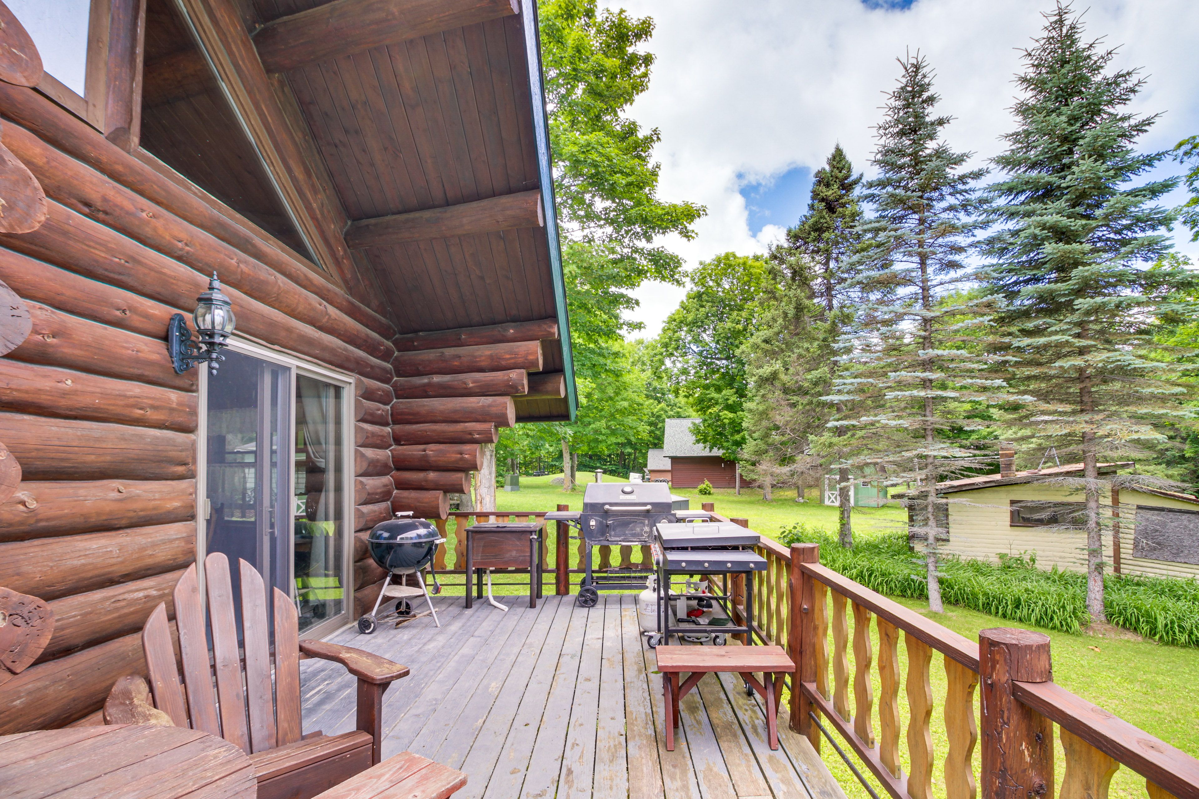 Cabin Exterior | Furnished Deck | Gas & Charcoal Grills | Blackstone Griddle