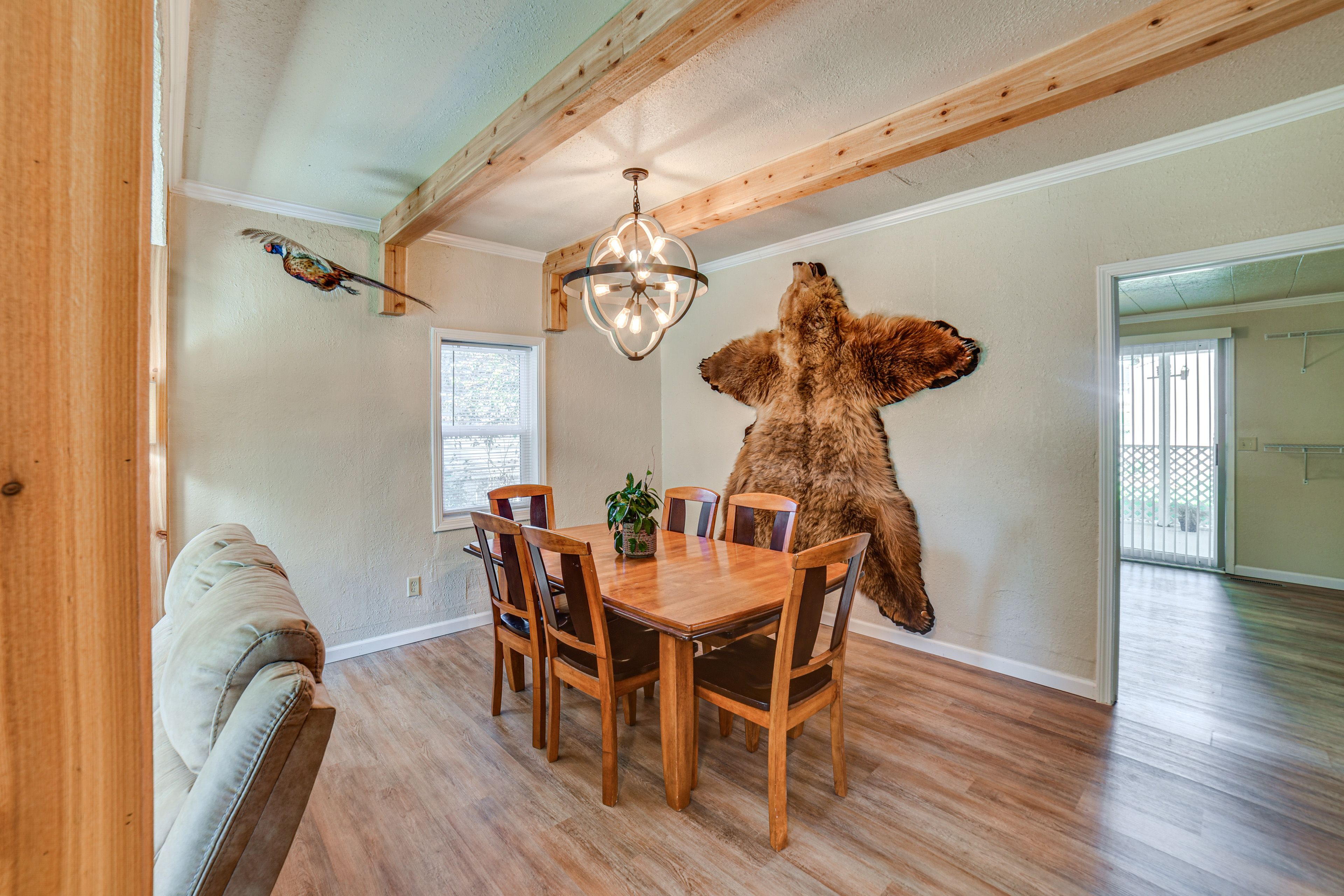 Main Dining Area | Dishware/Flatware Provided | Main Level