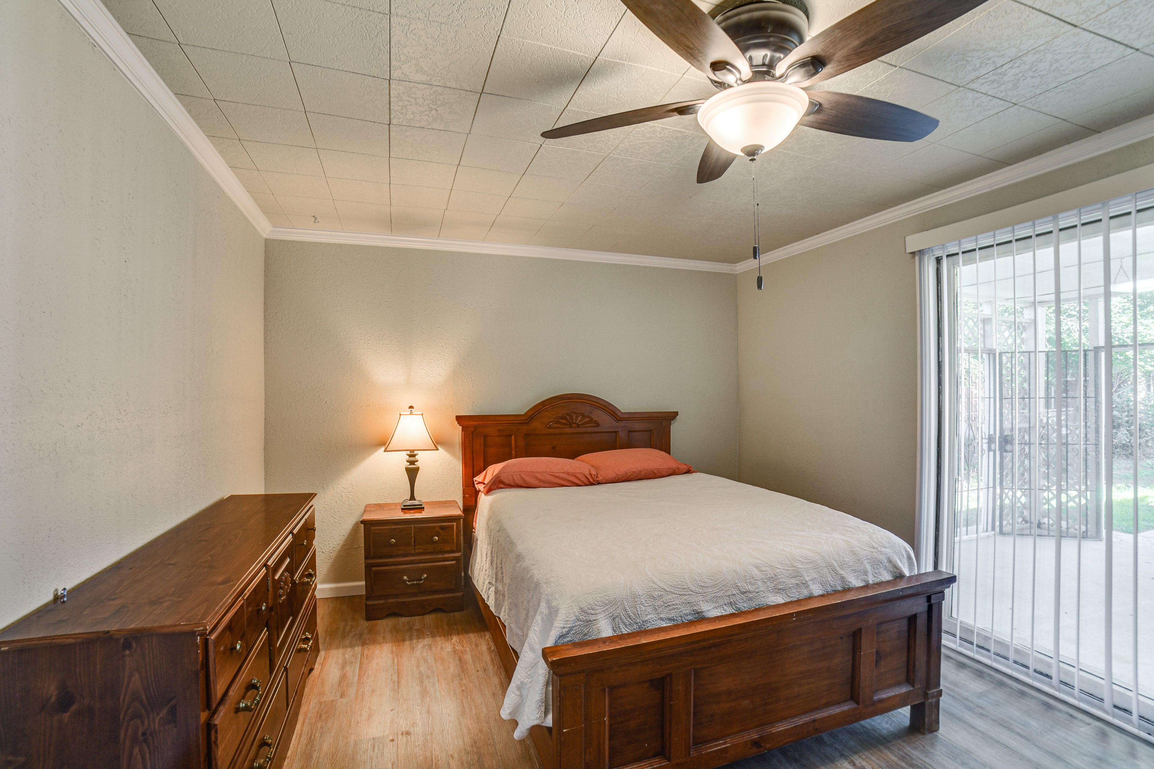 Bedroom 5 | Queen Bed | Smart TV | Main Level