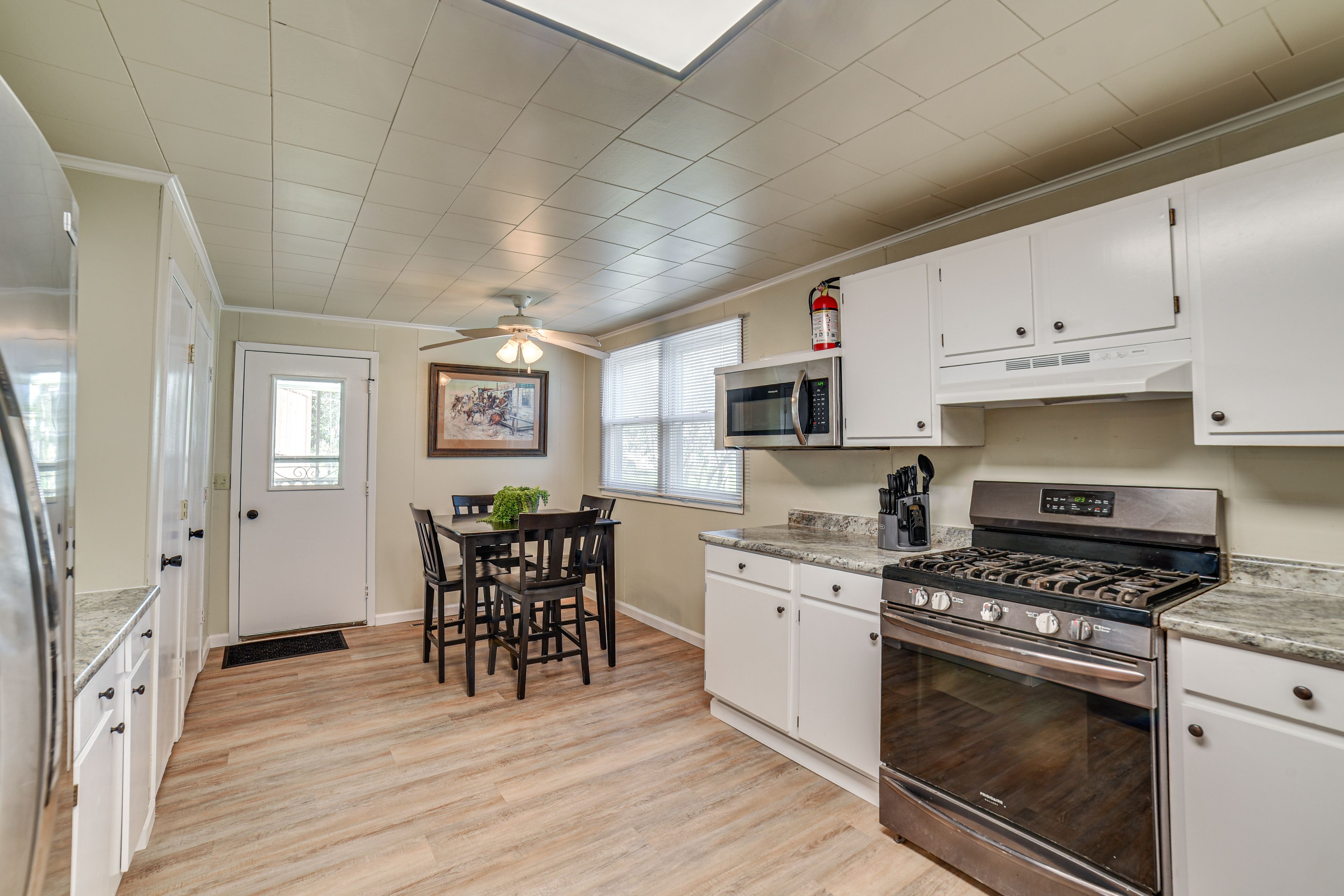 Kitchen | Dining Table