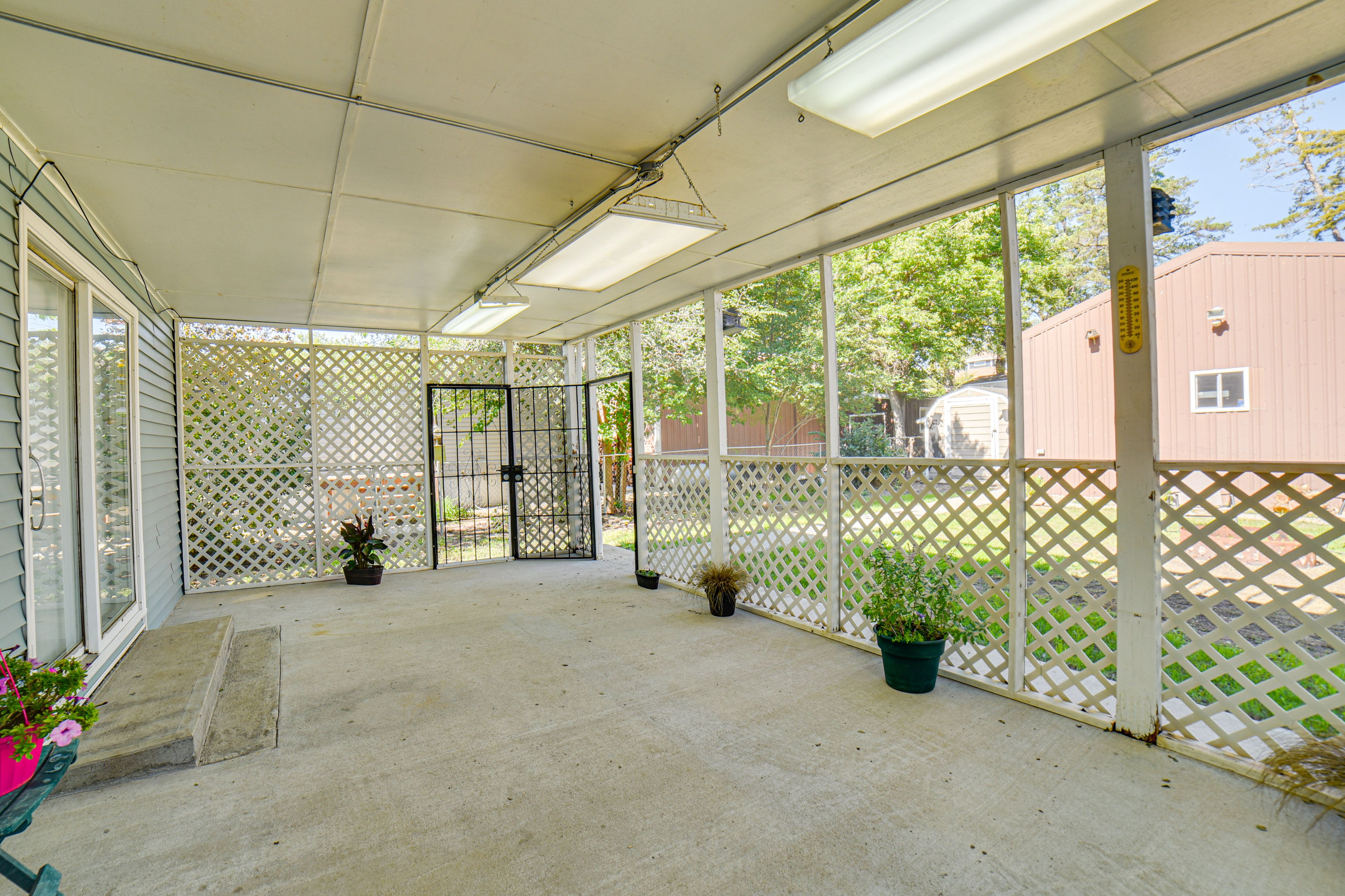 Screened-In Patio