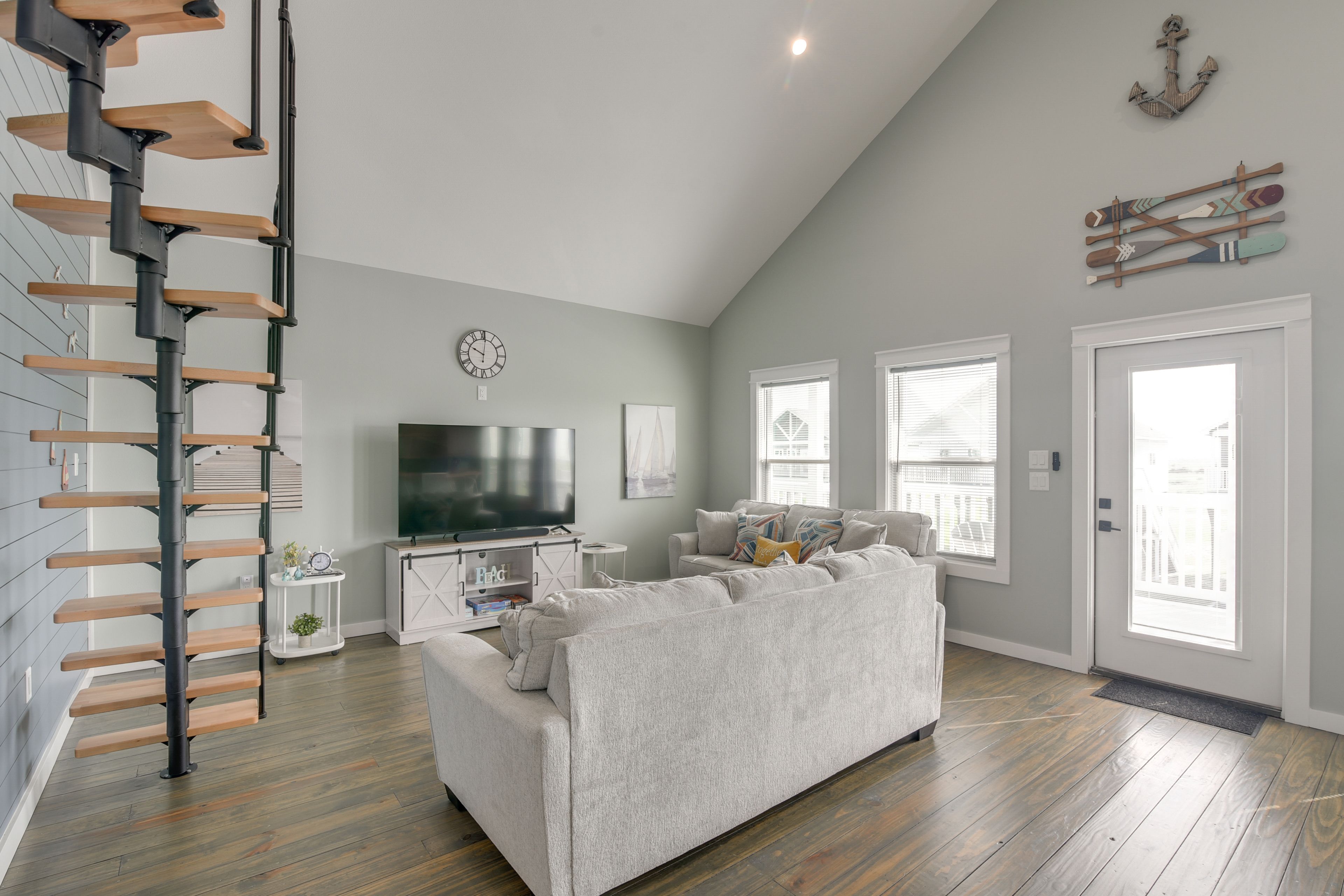 Living Room | Full Sleeper Sofa | Board Games | Smart TV | Main Level