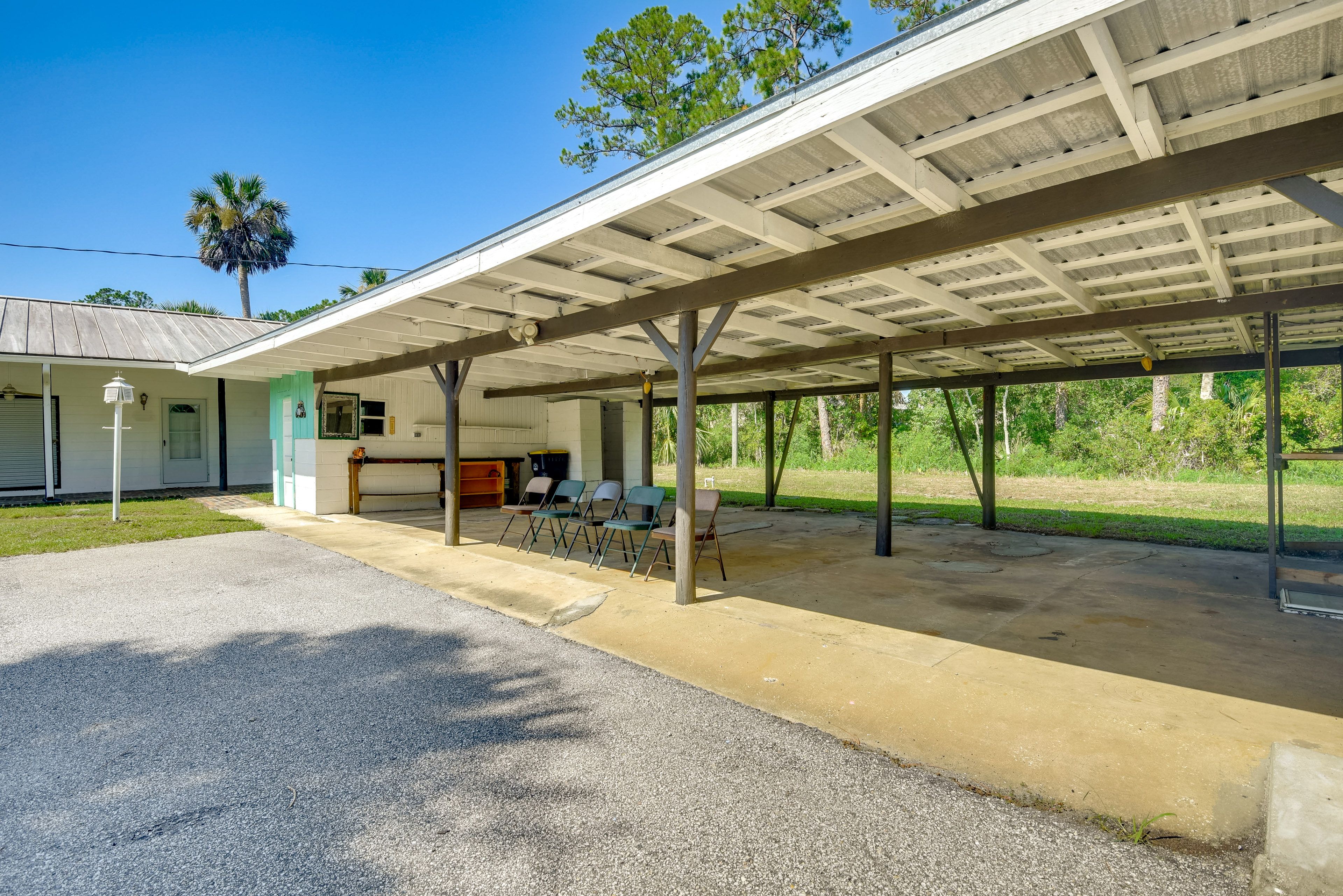 Parking | Carport (2 Vehicles) | Driveway (6 Vehicles)