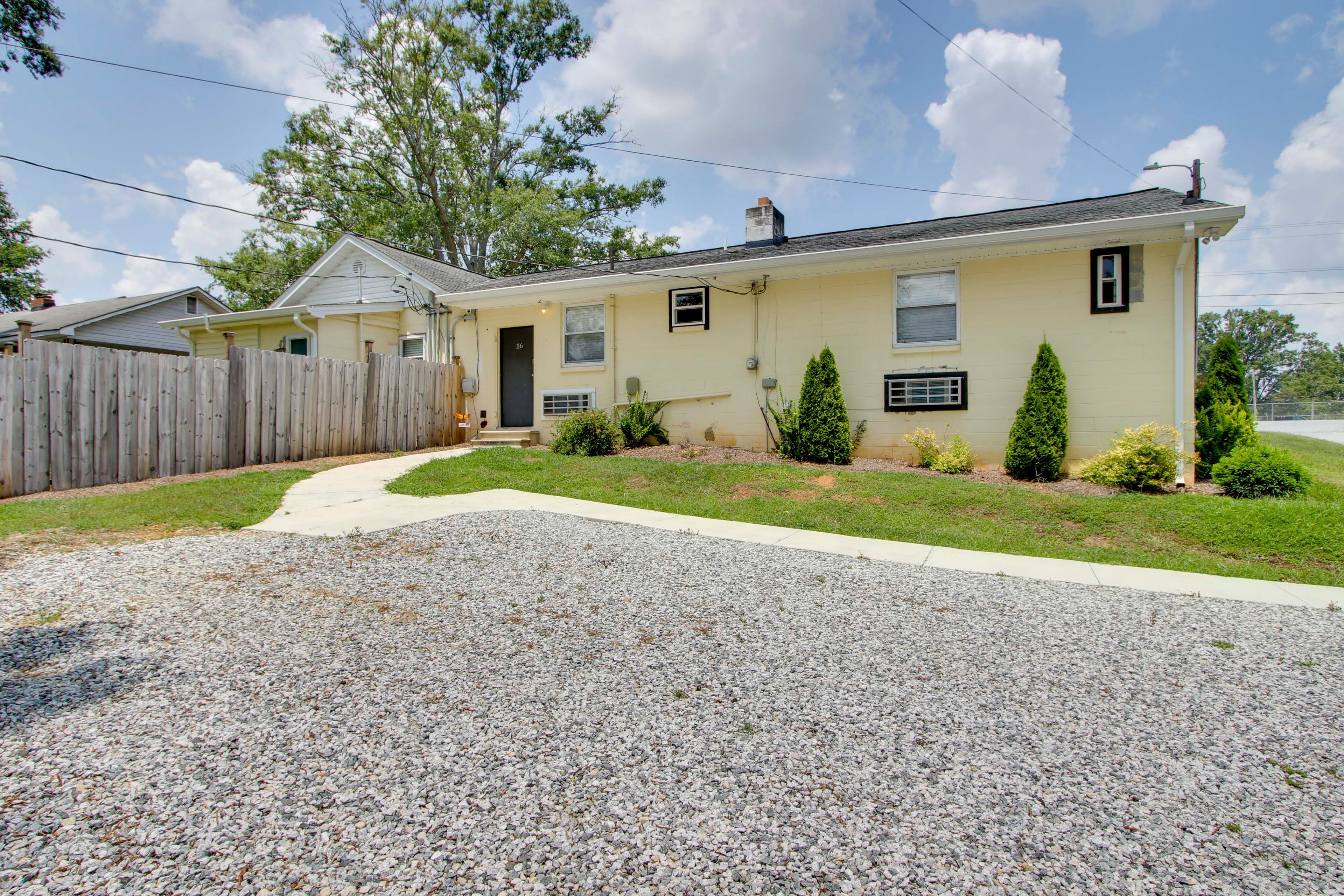 Property Exterior | Single-Story Apartment