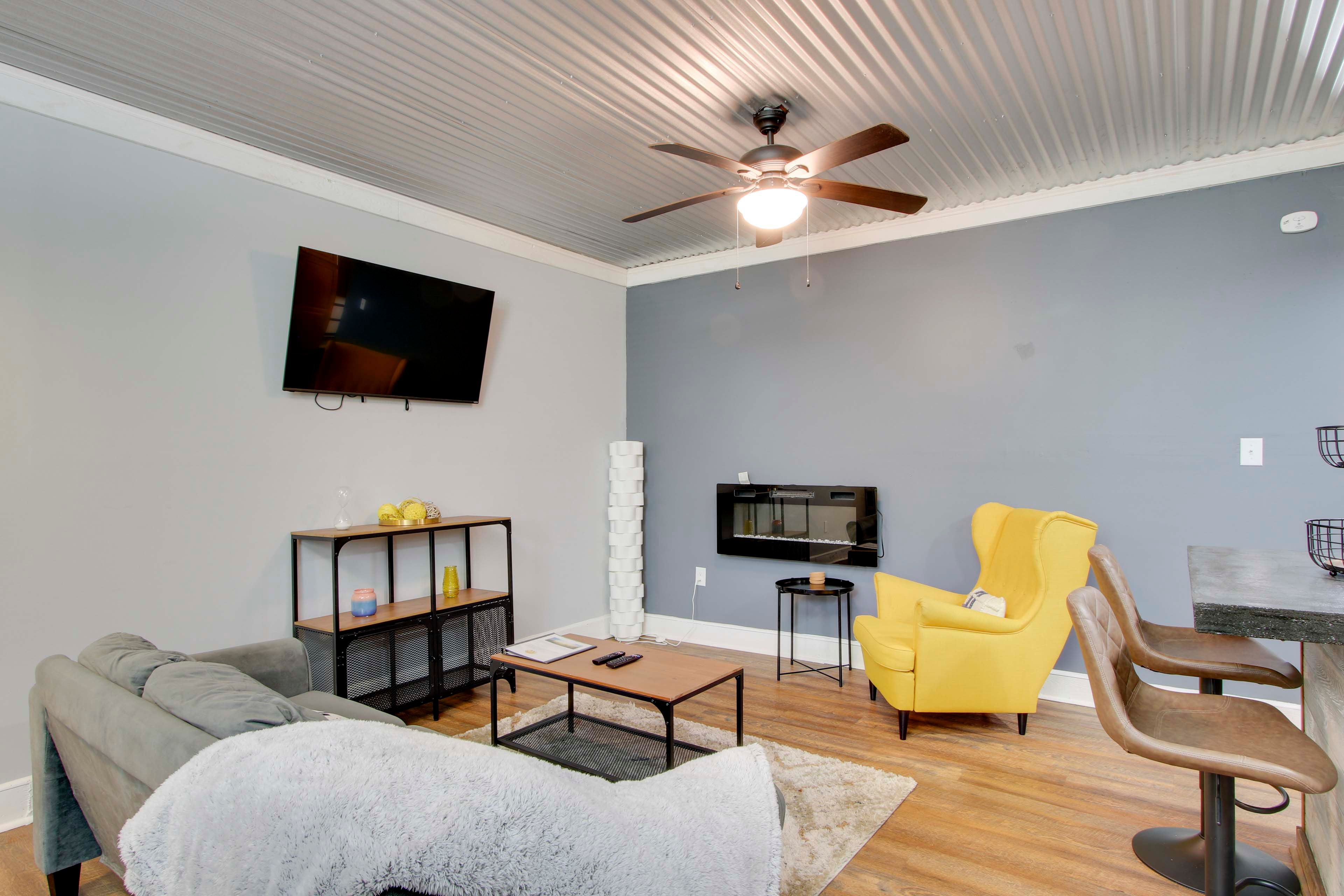 Living Room | Smart TV | Electric Fireplace | Free WiFi | Mini Split A/C & Heat