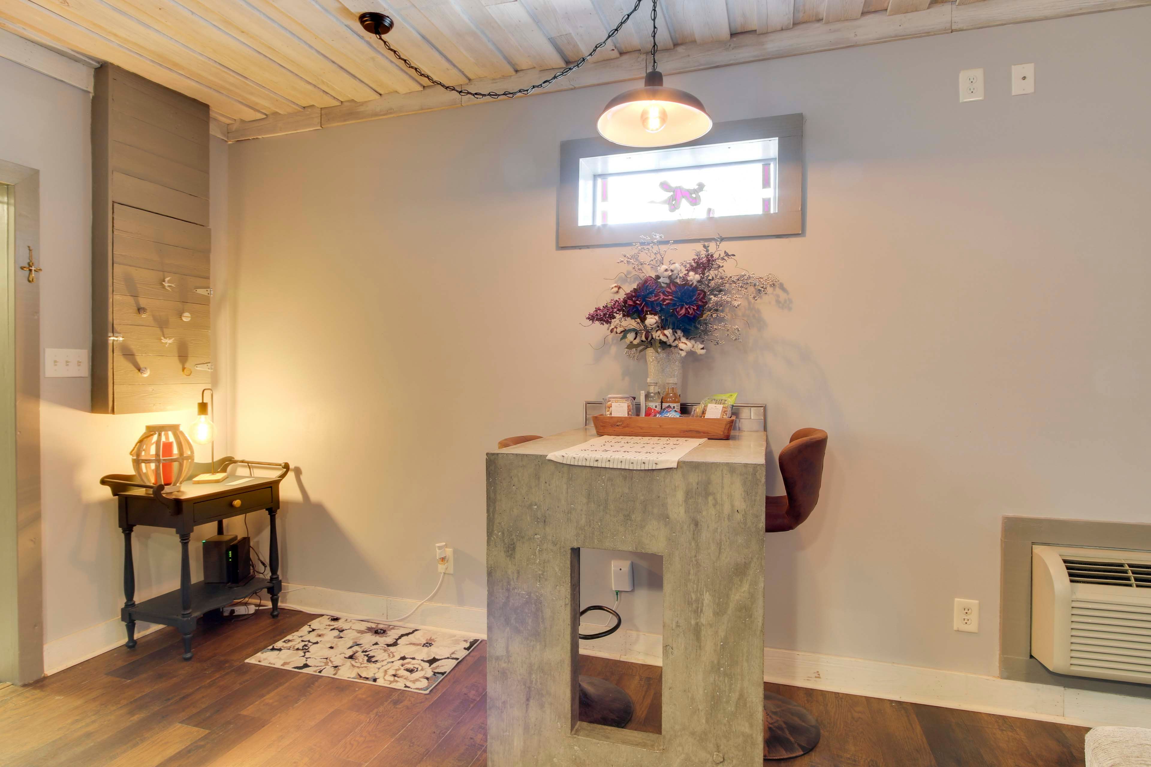 Dining Area | Dishware & Flatware
