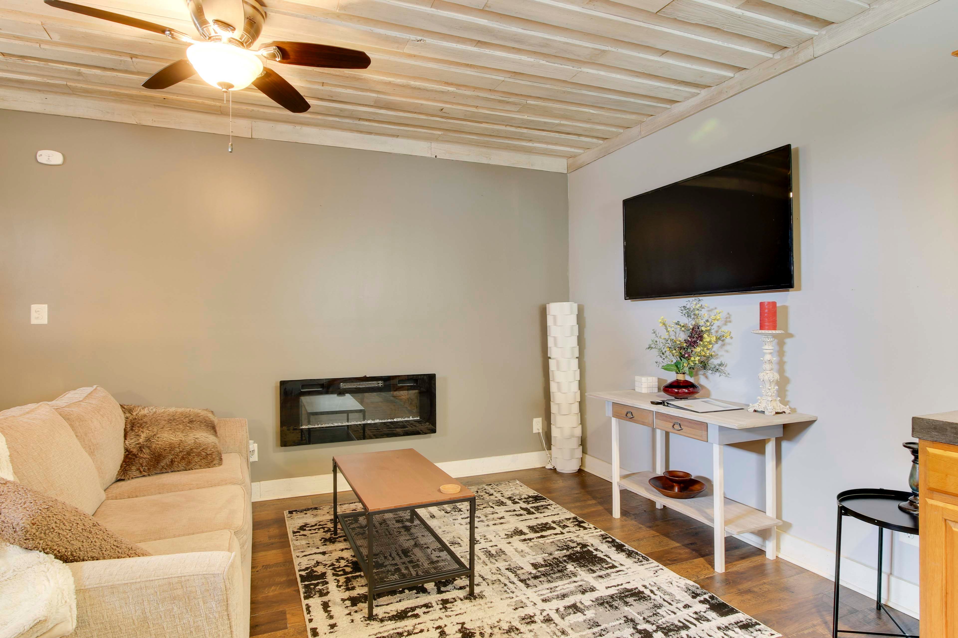 Living Room | Electric Fireplace | Smart TV | Free WiFi | Mini Split A/C & Heat