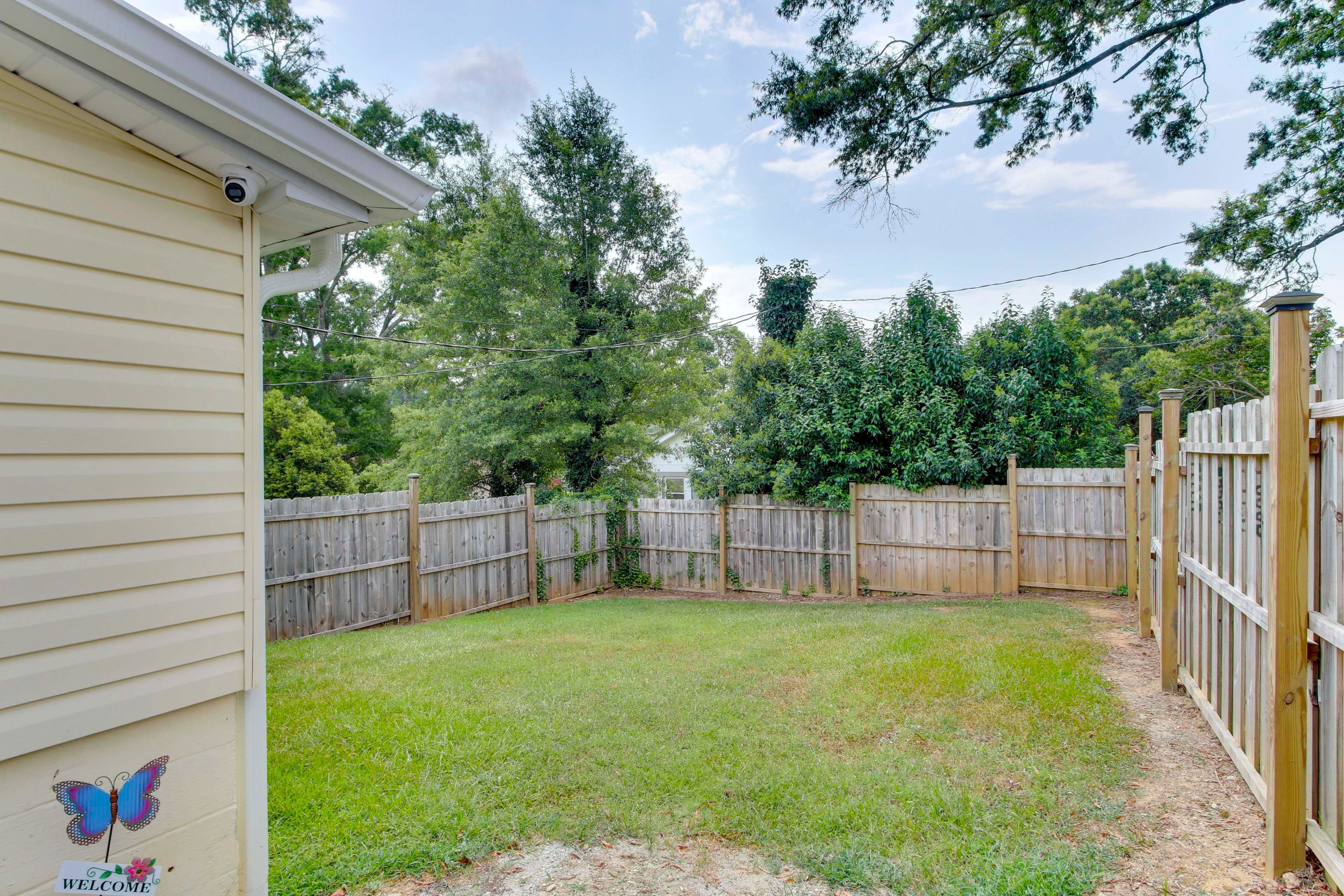 Private Yard (Partially Fenced)