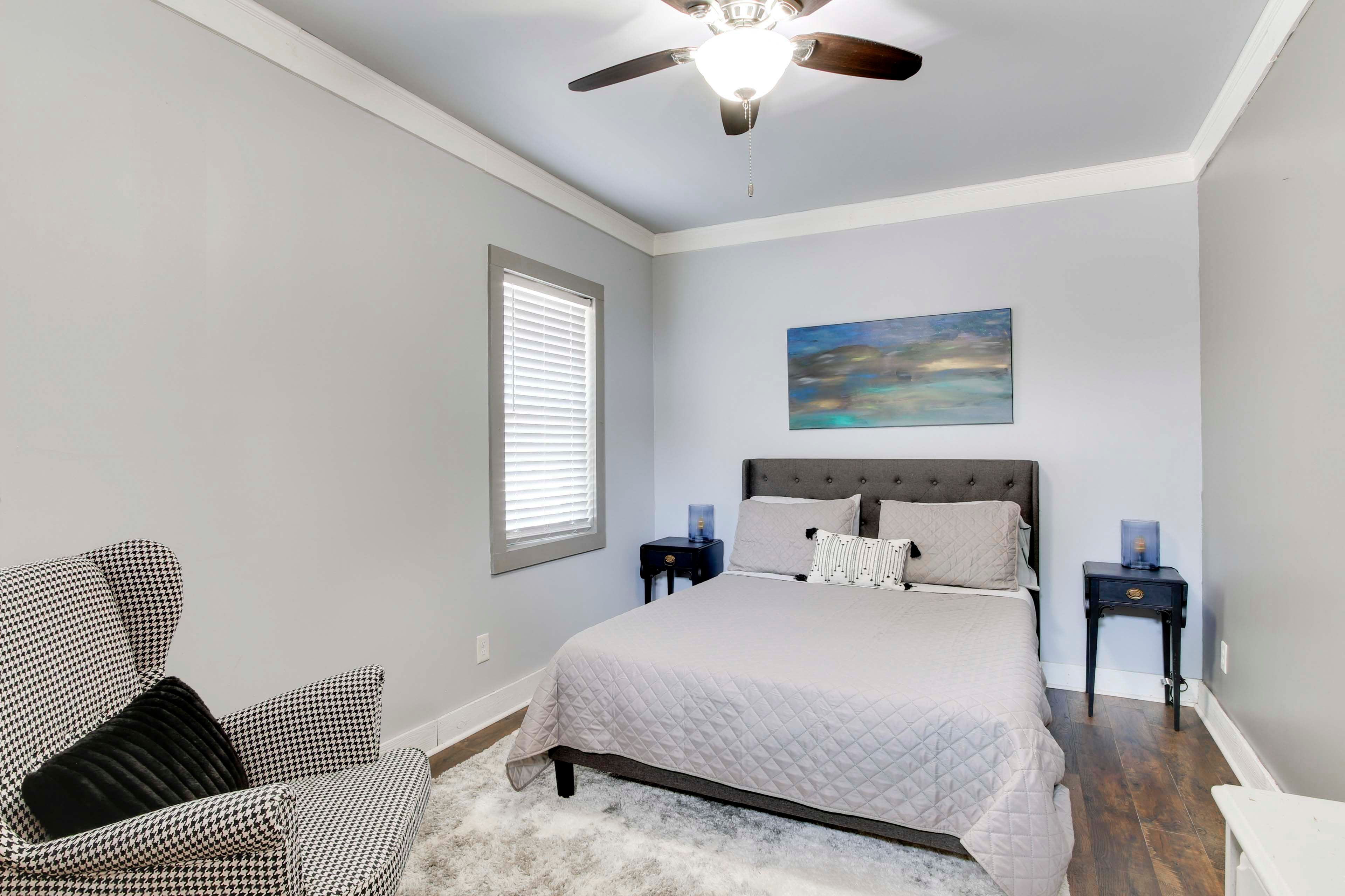 Bedroom | Queen Bed | Linens Provided