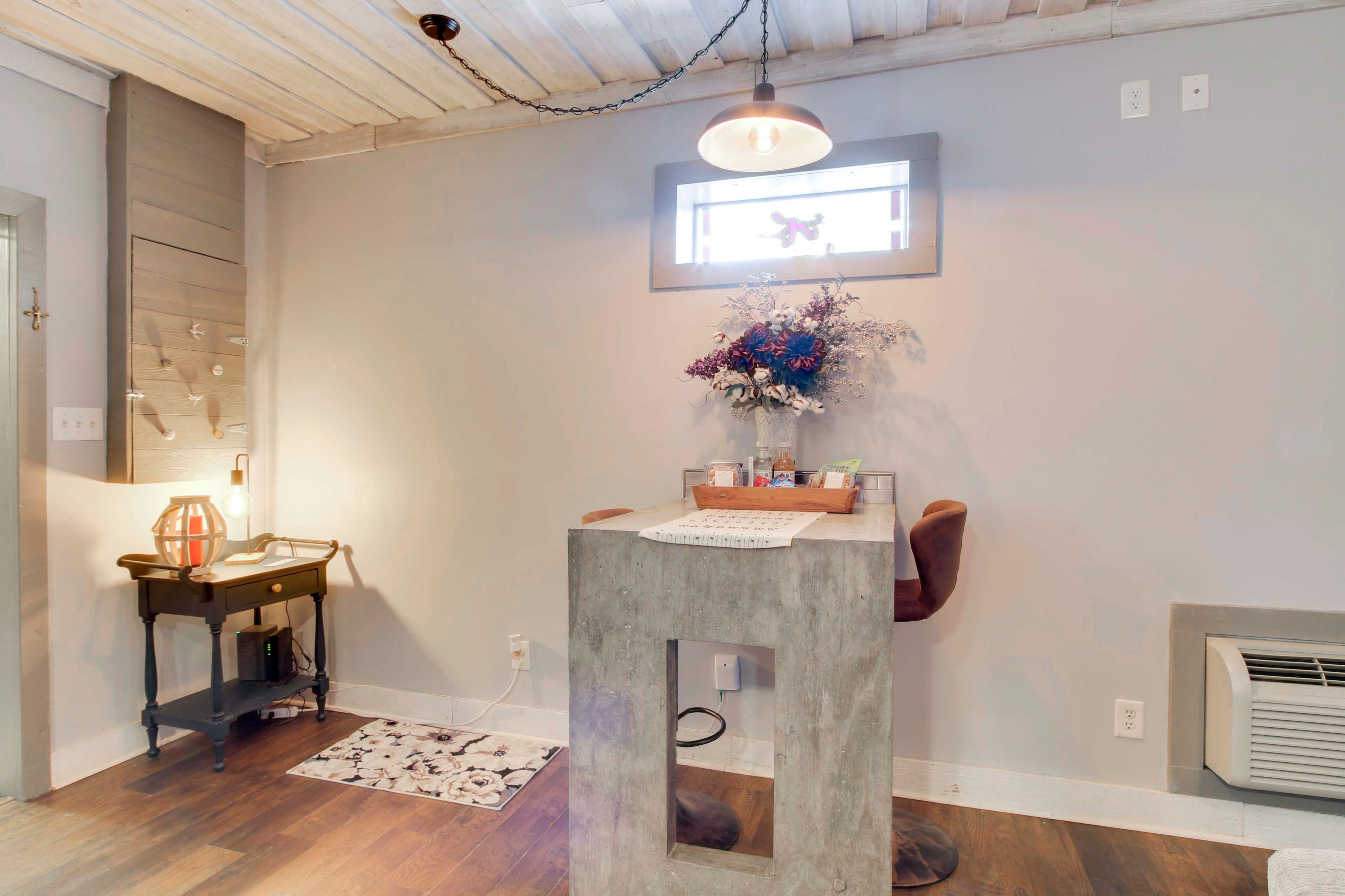 Dining Area | Dishware & Flatware