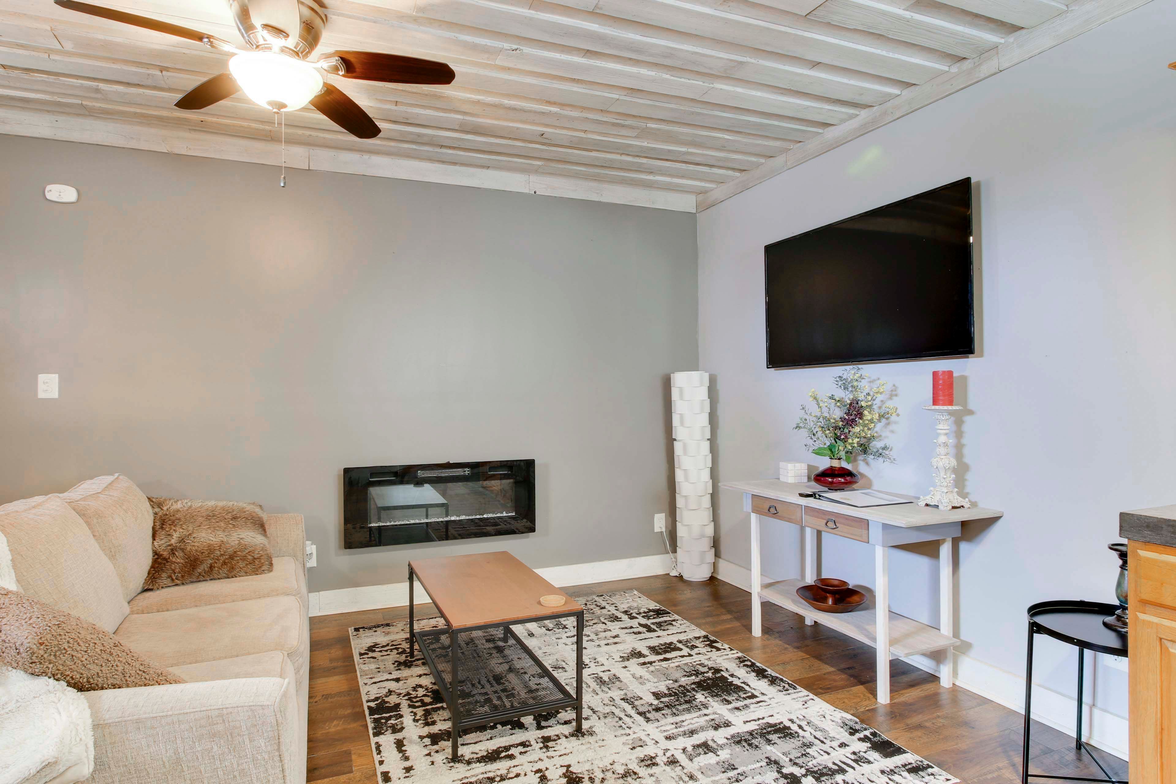 Living Room | Electric Fireplace | Smart TV | Free WiFi | Mini Split A/C & Heat