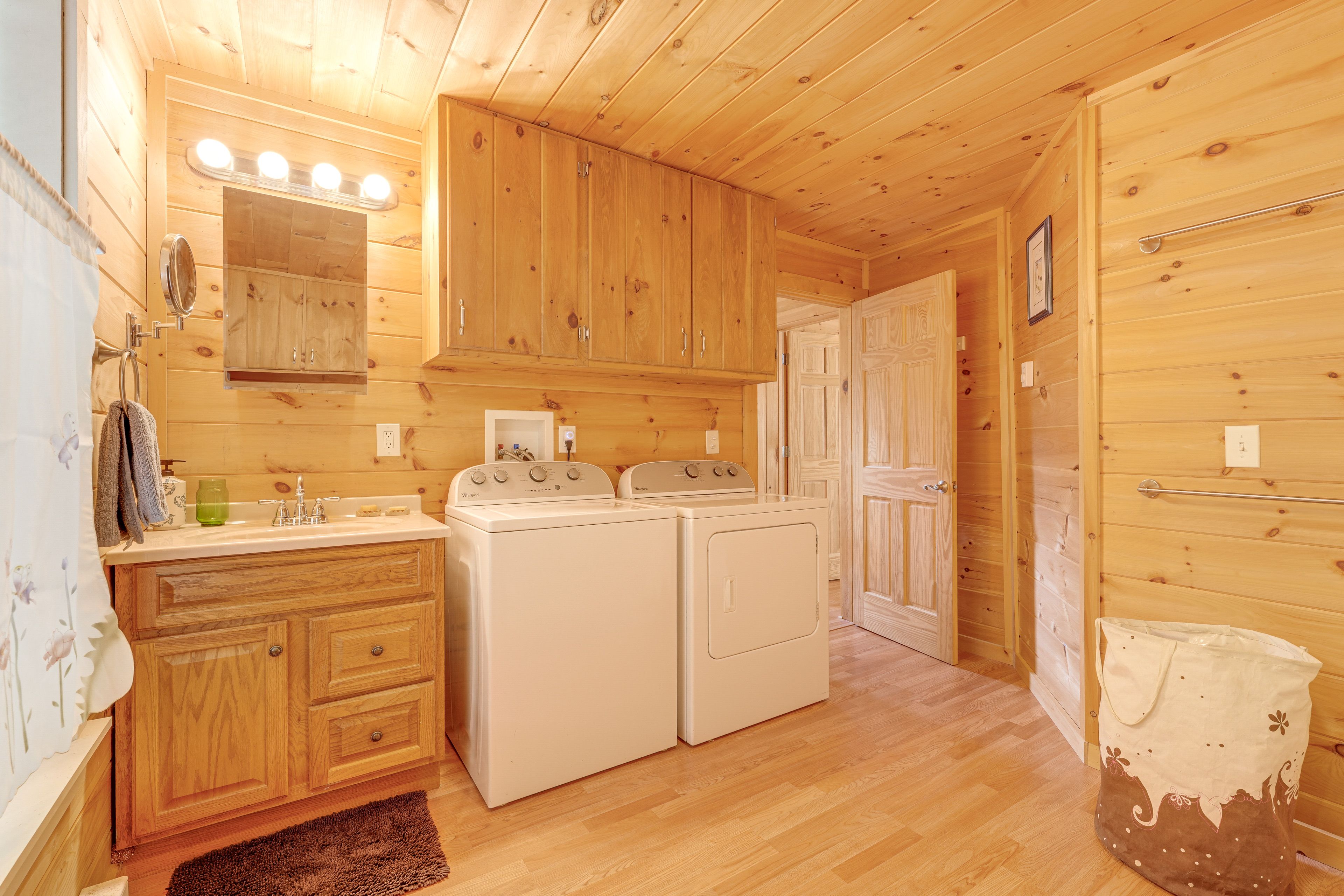 Bathroom | Washer/Dryer | Towels Provided | 1st Floor