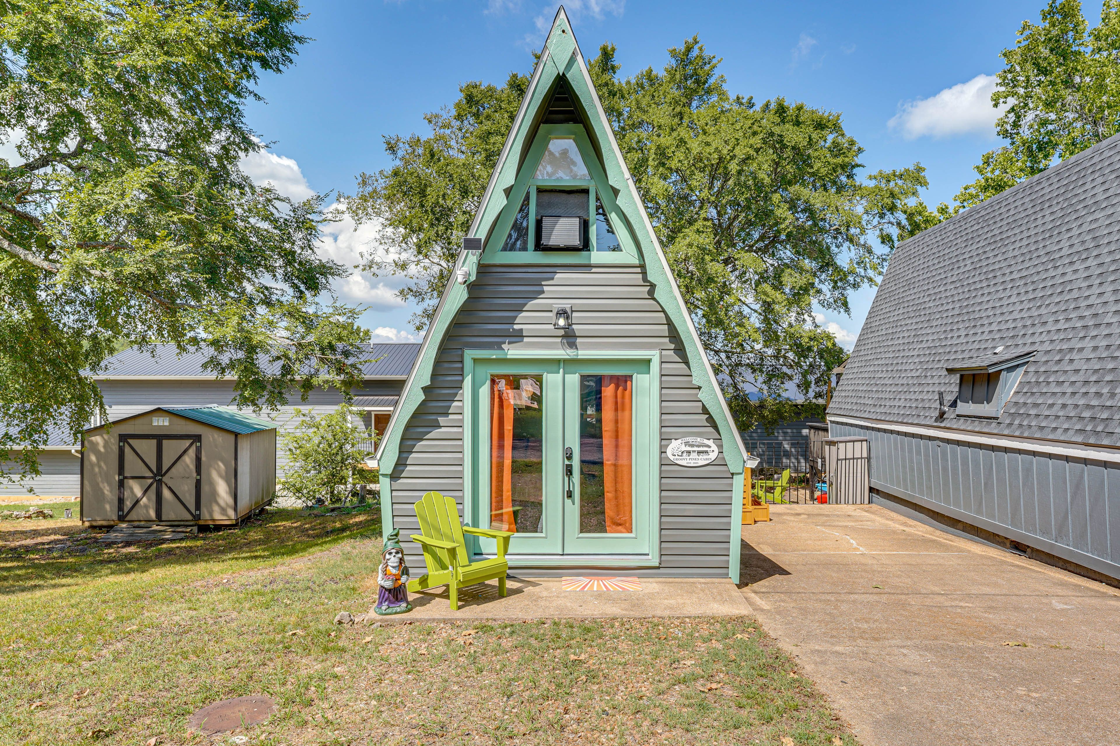 Lampe Vacation Rental | 1BR | 1BA | 507 Sq Ft | 1 Step Required