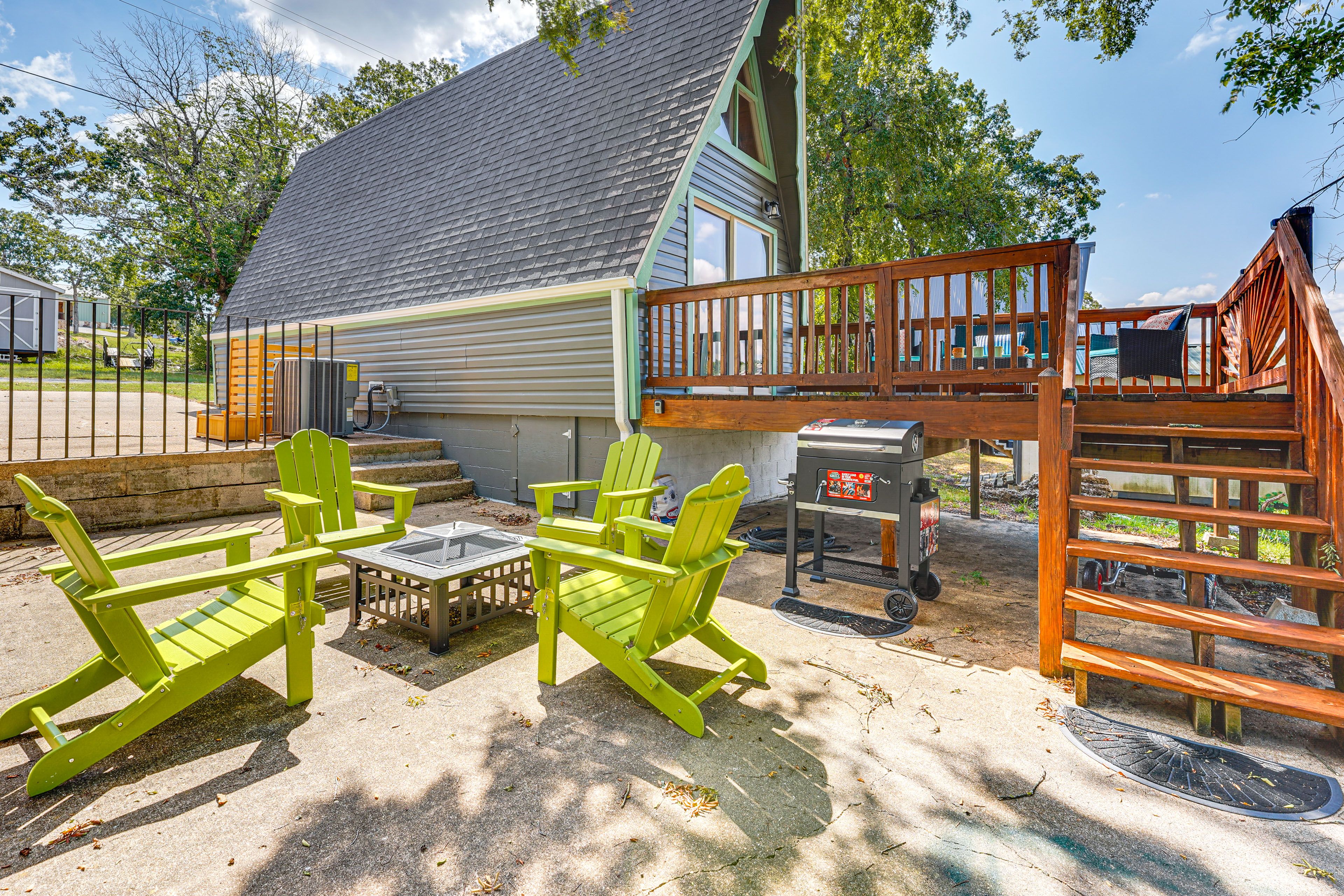 Furnished Patio | Wood-Burning Fire Pit | Charcoal Grill