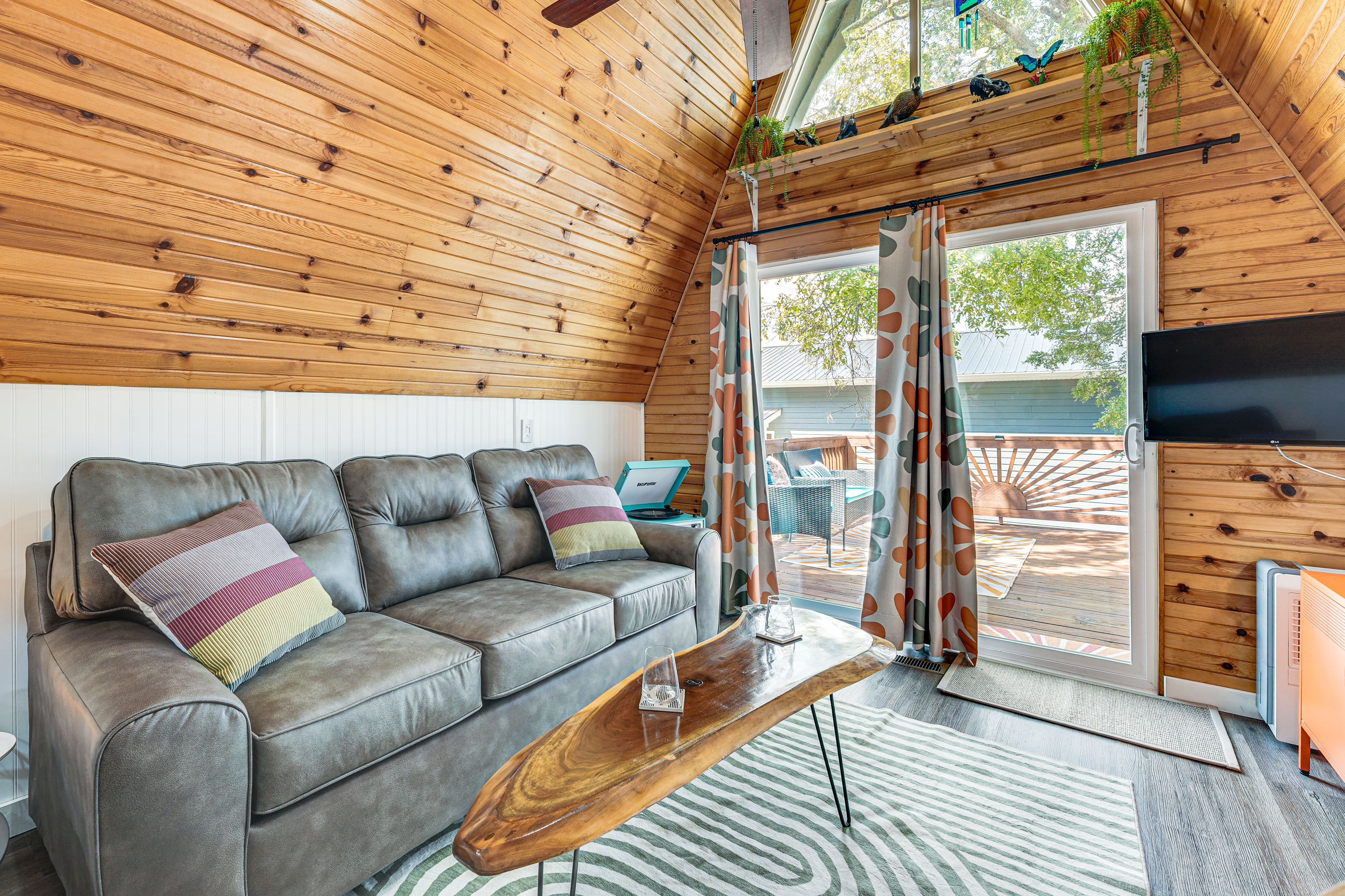 Living Room | 1st Floor | Smart TV