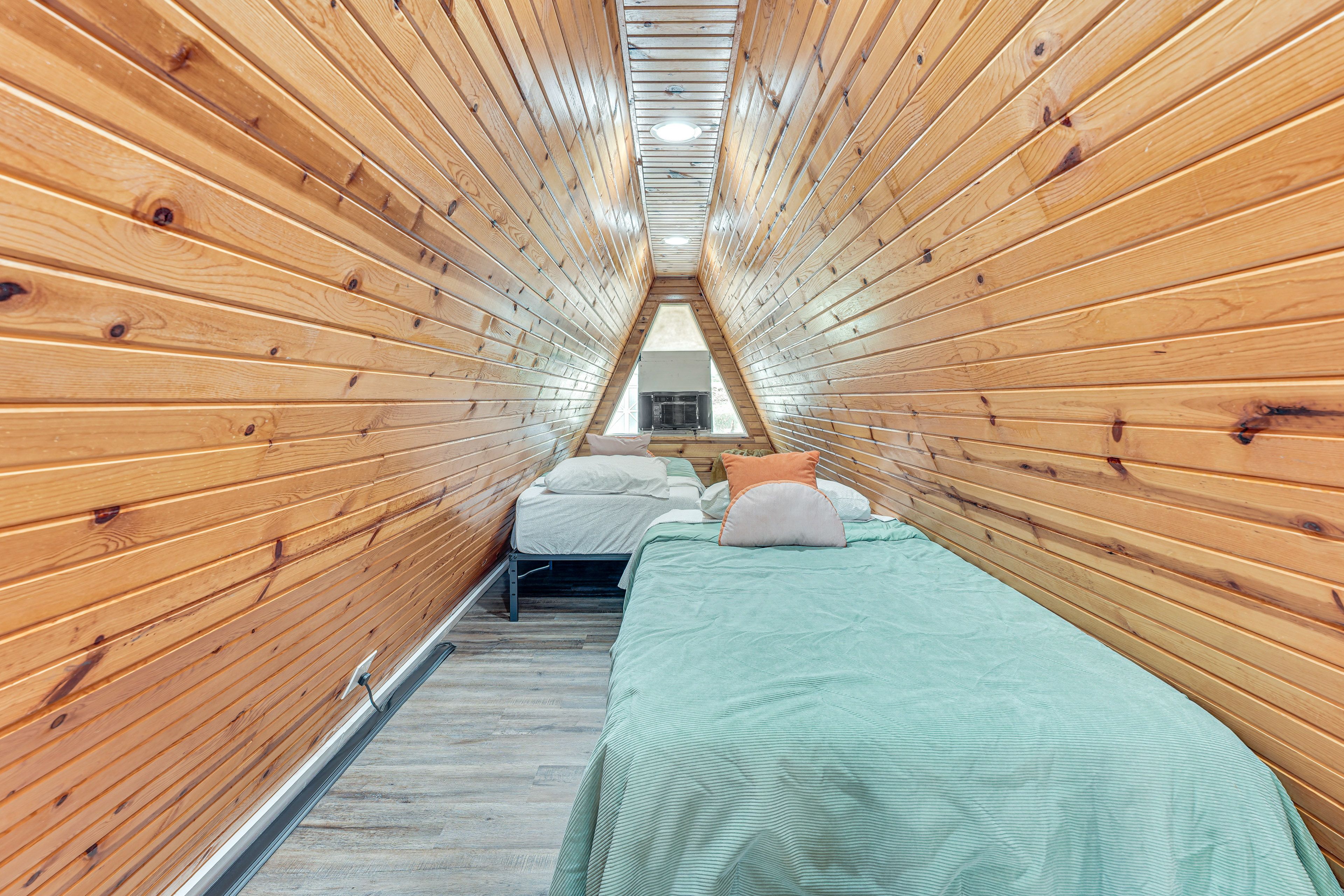 Loft | 2nd Floor | 2 Twin Beds