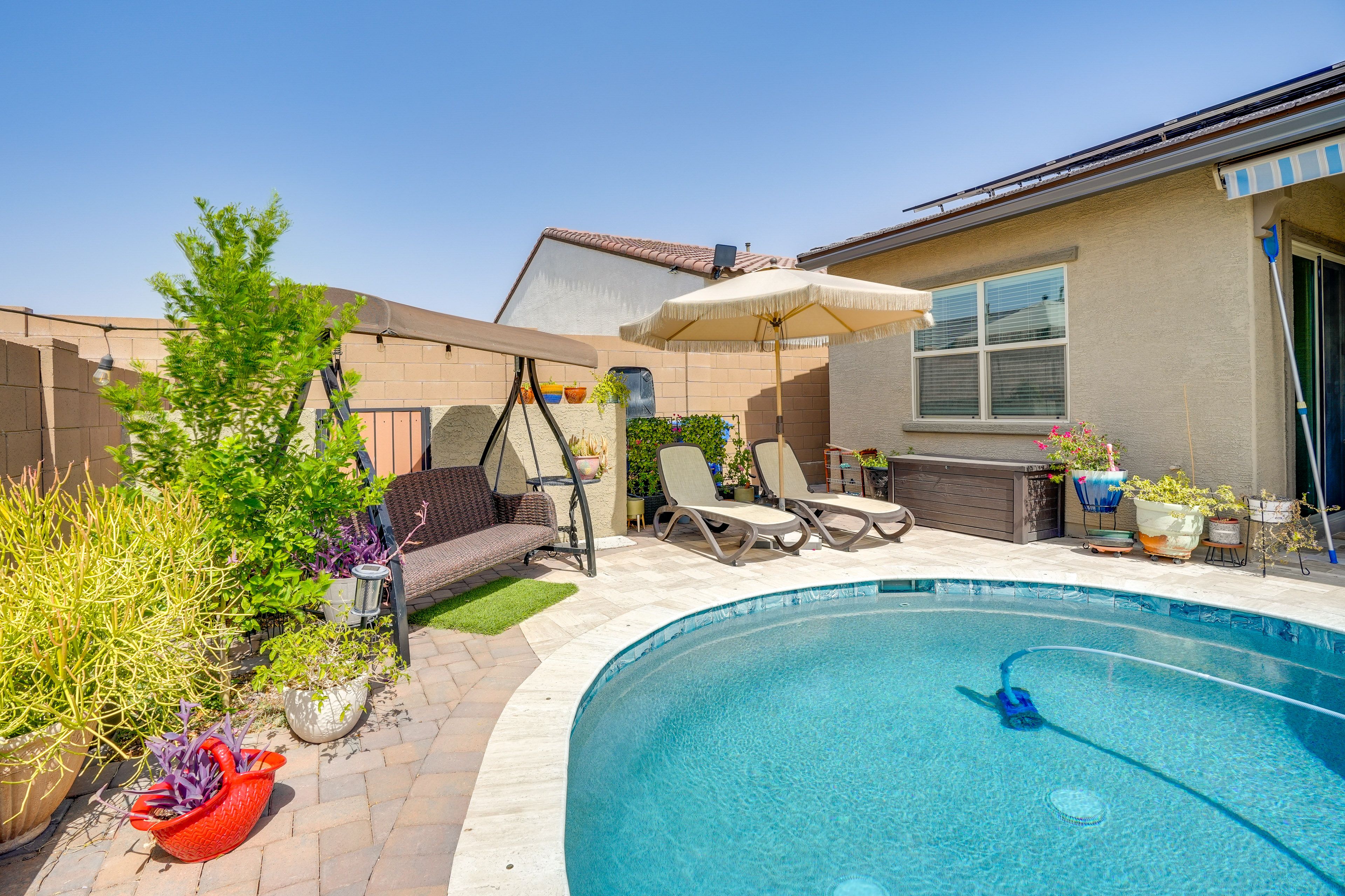 Shared Backyard | Outdoor Pool | Exercise Equipment