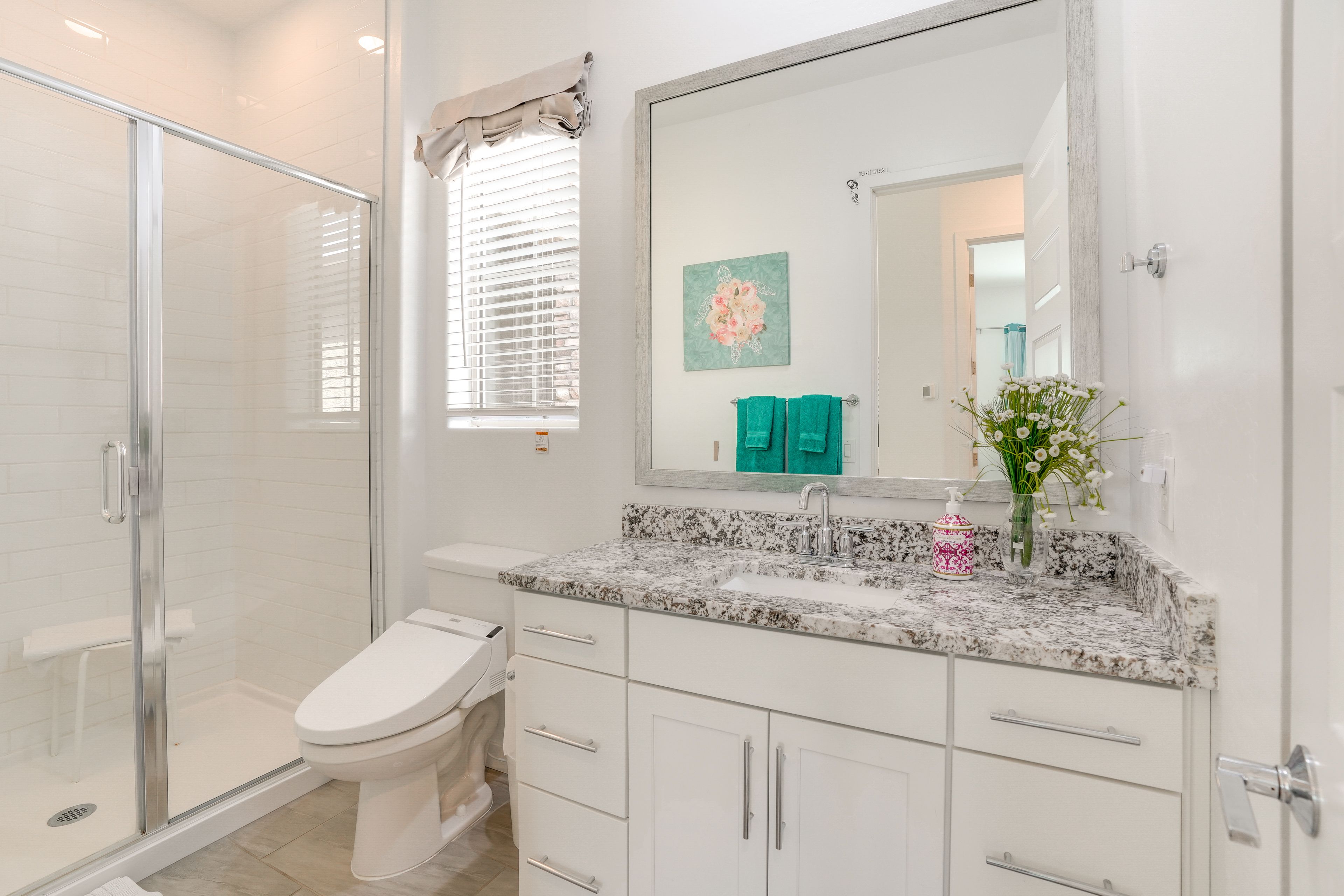 Full Bathroom | Towels Provided