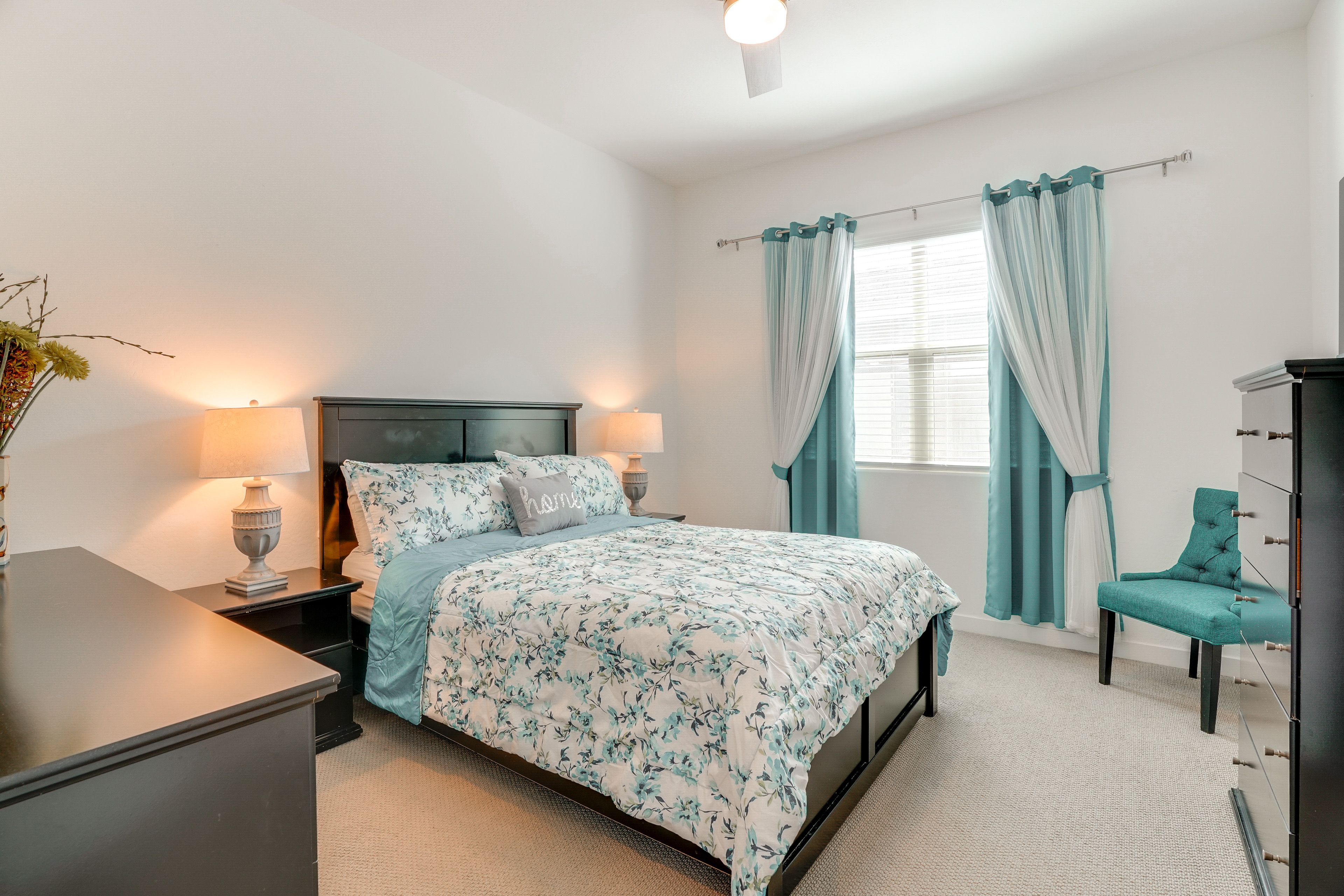 Bedroom | Queen Bed | Linens Provided