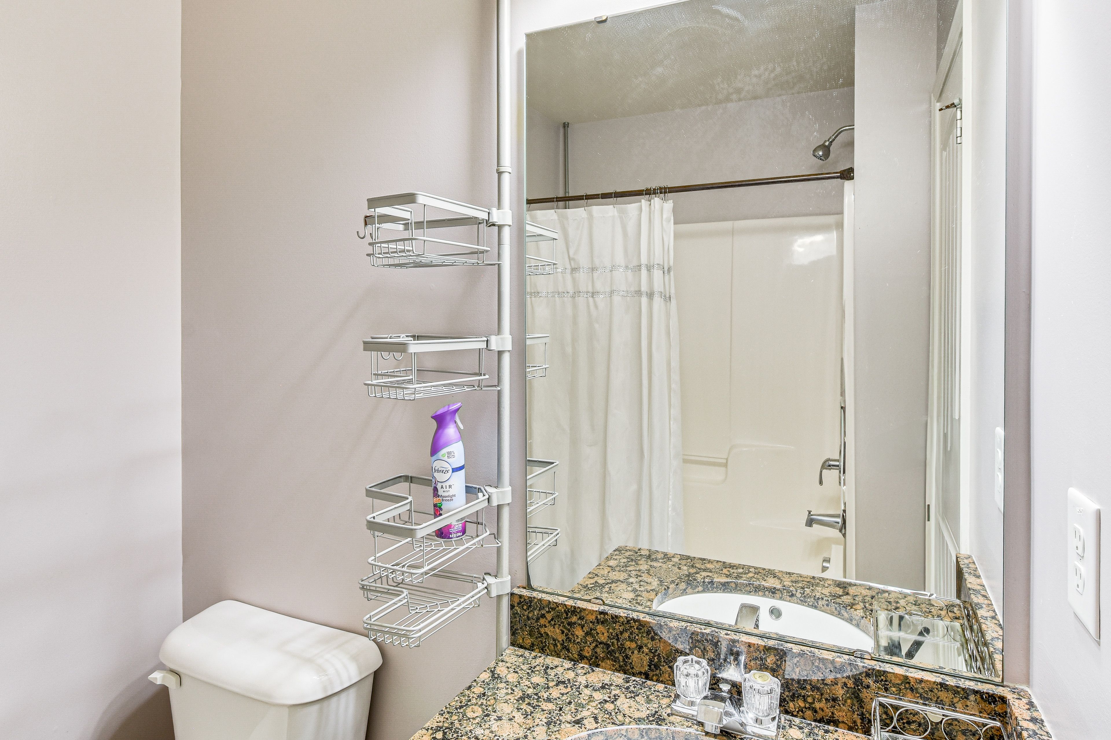 Full Bathroom | 2nd Floor