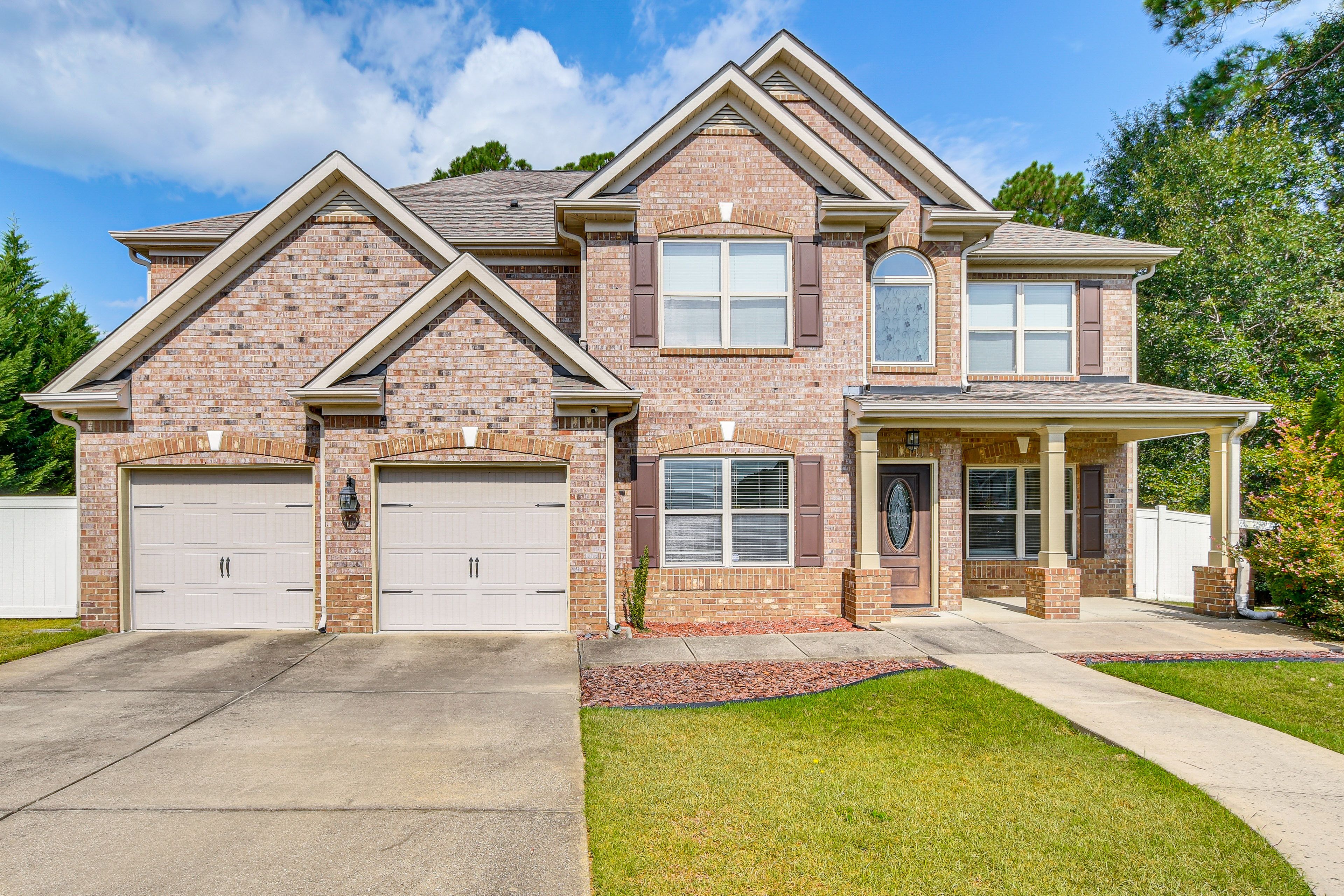 Parking | Driveway (4 Vehicles)