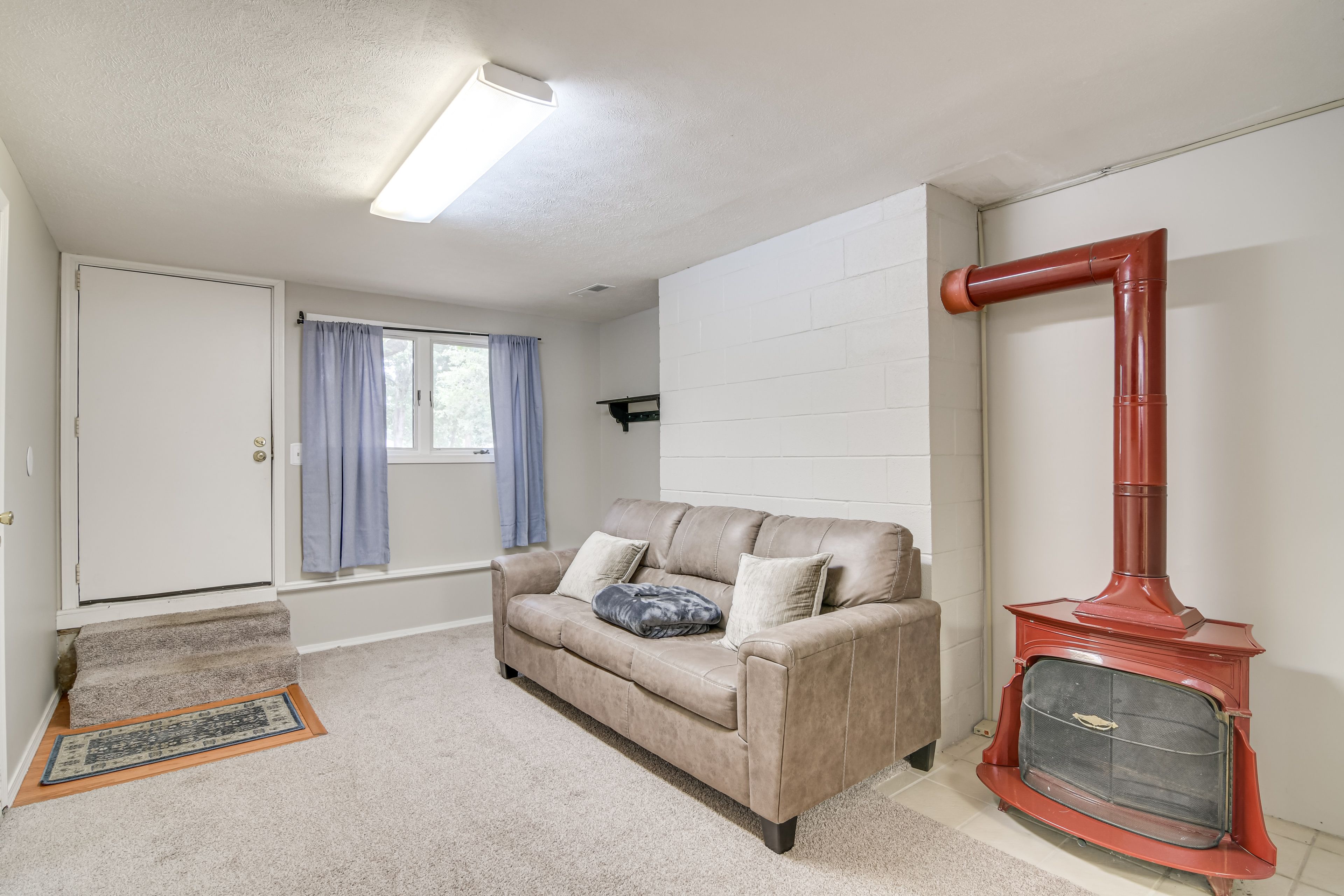 Living Area | Queen Sleeper Sofa | Wood-Burning Stove | Smart TV | Free WiFi