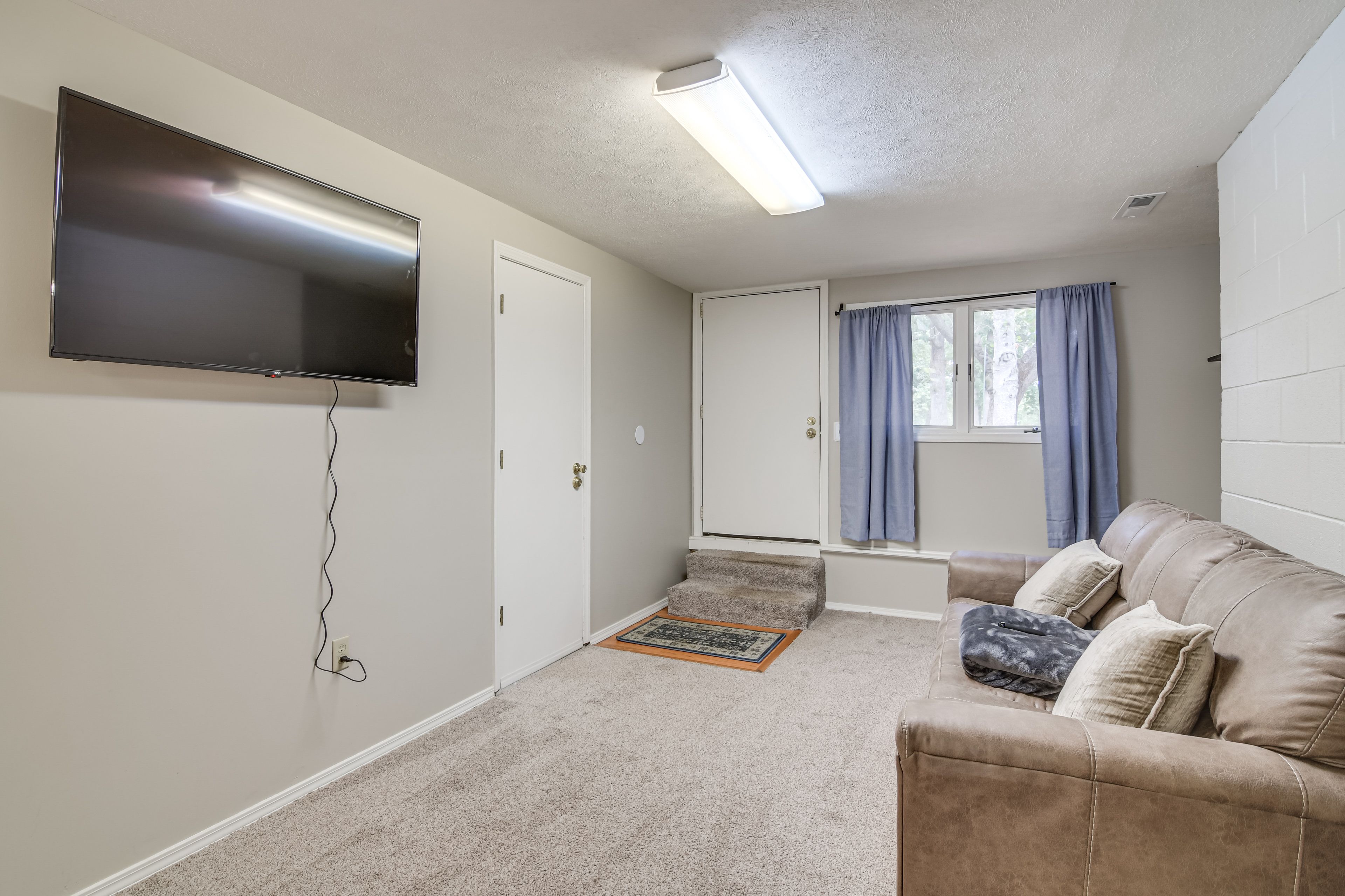 Branson Vacation Rental | Studio | 1BA | 1,100 Sq Ft | 3 Steps Required