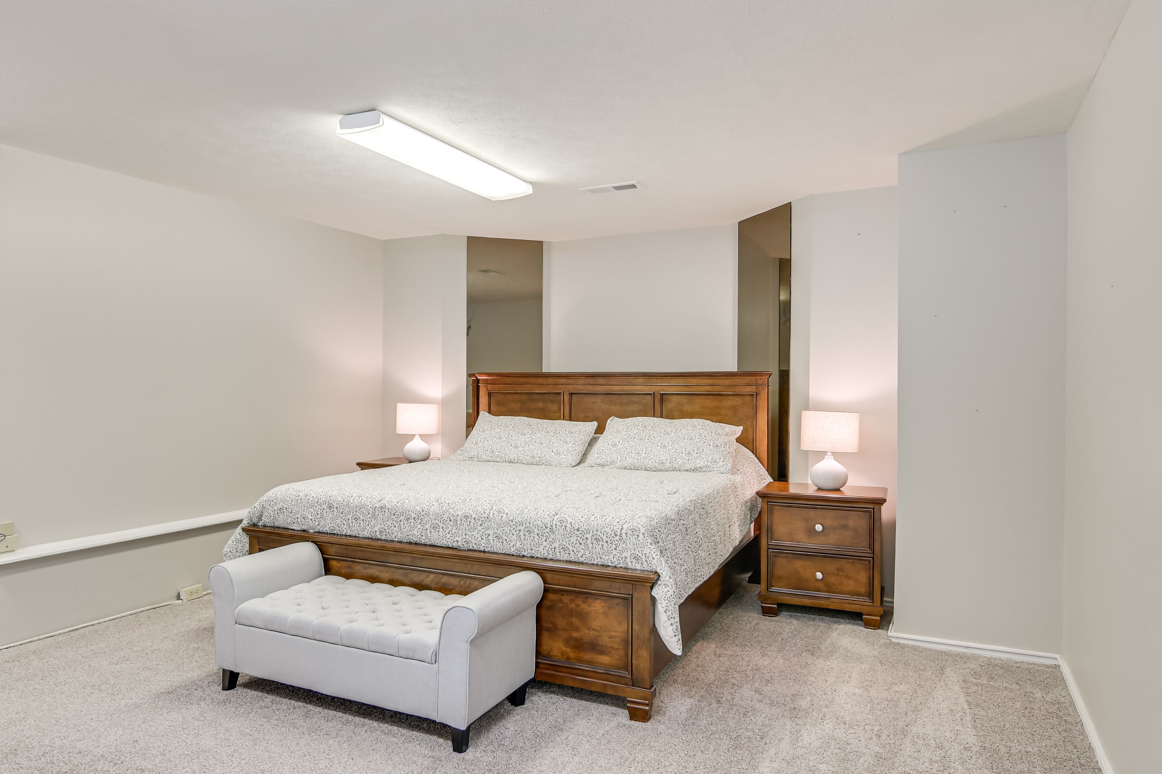 Studio | King Bed | Linens Provided