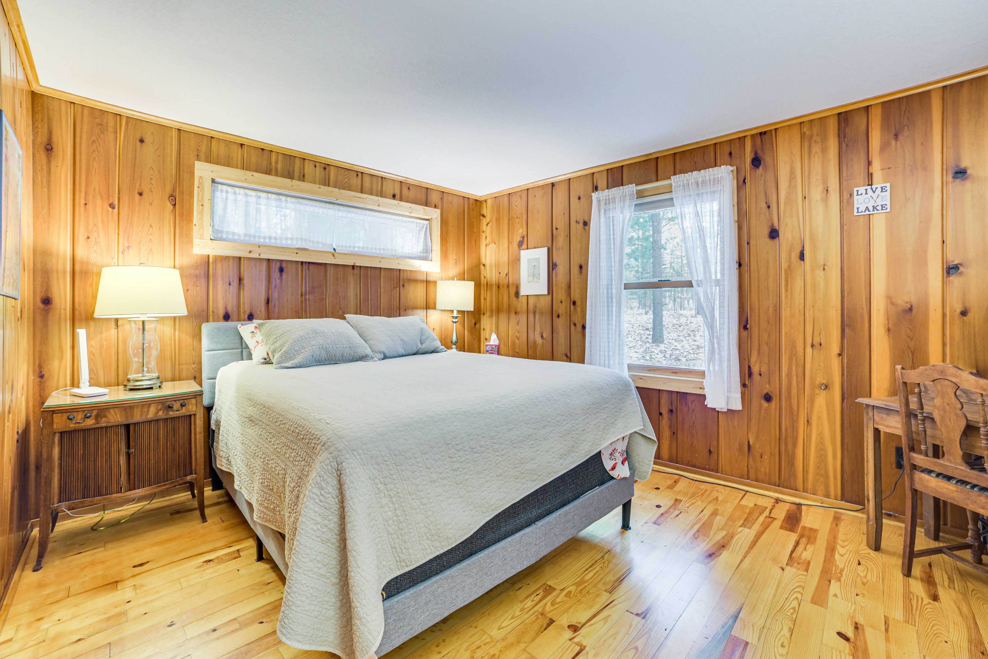 Bedroom 1 | Queen Bed