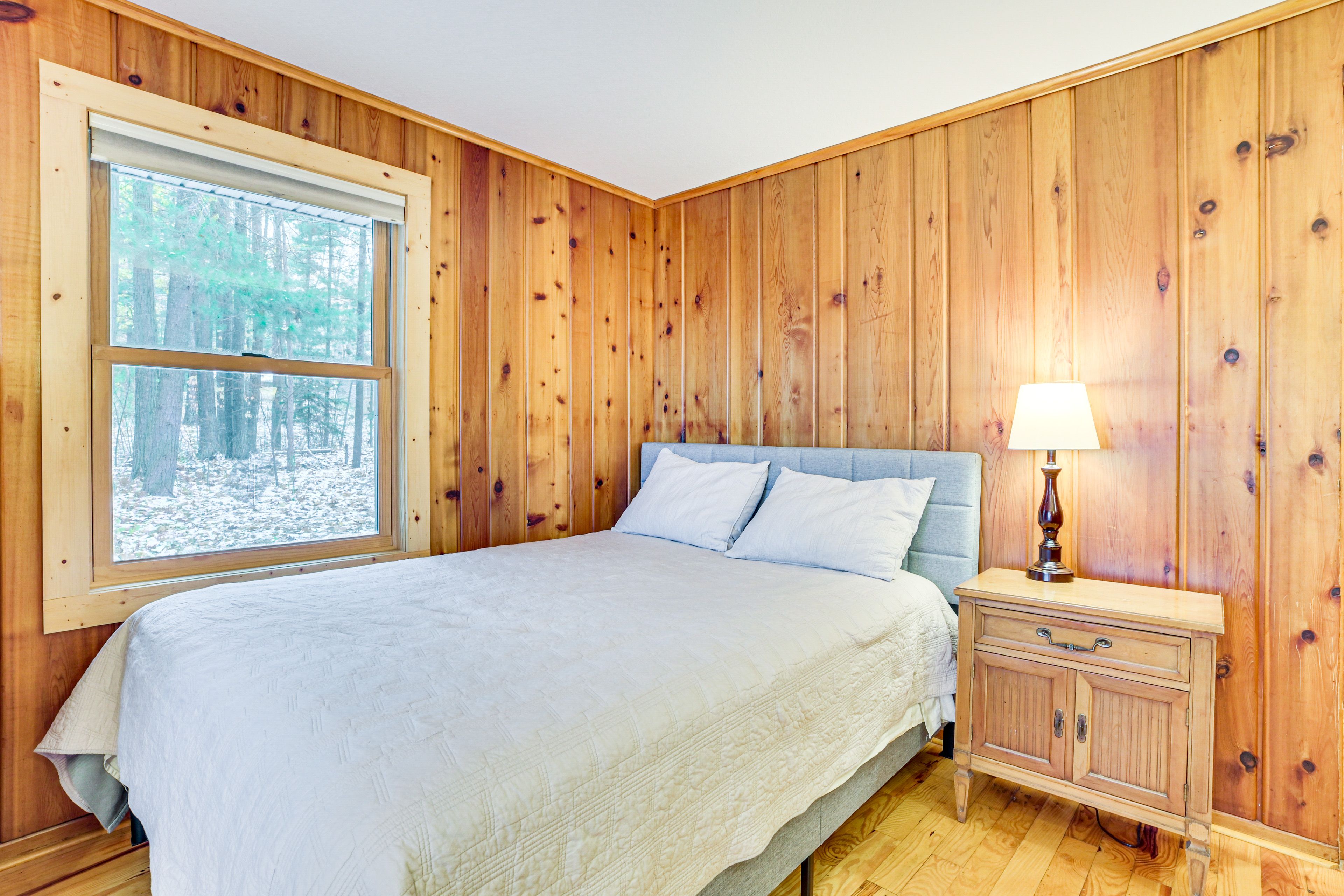 Bedroom 2 | Queen Bed