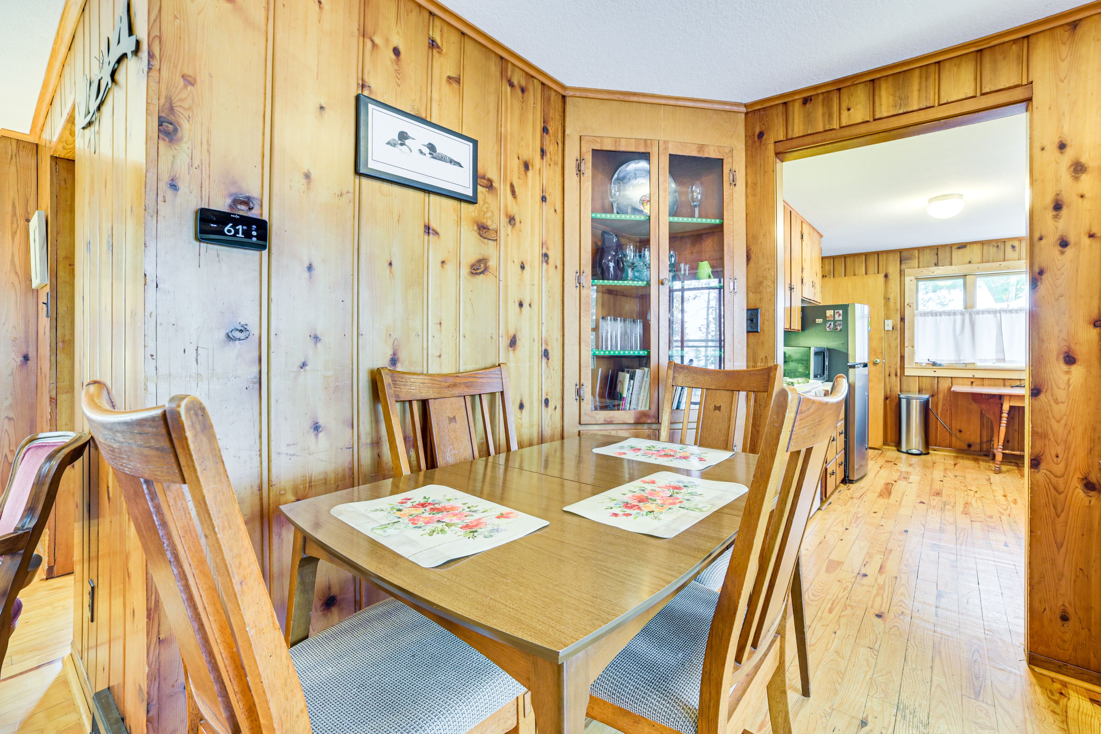 Dining Table | Dishware/Flatware