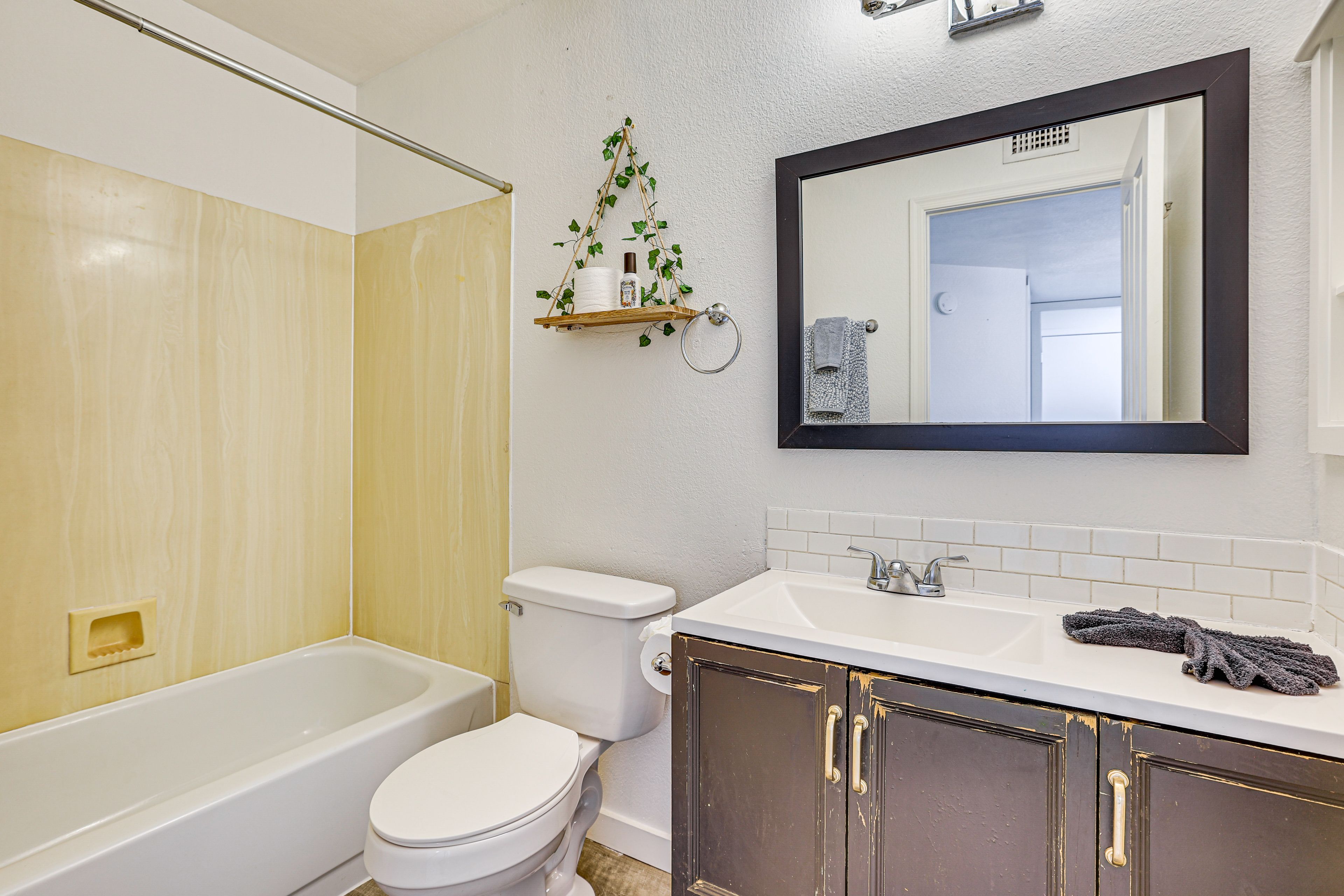 Full Bathroom