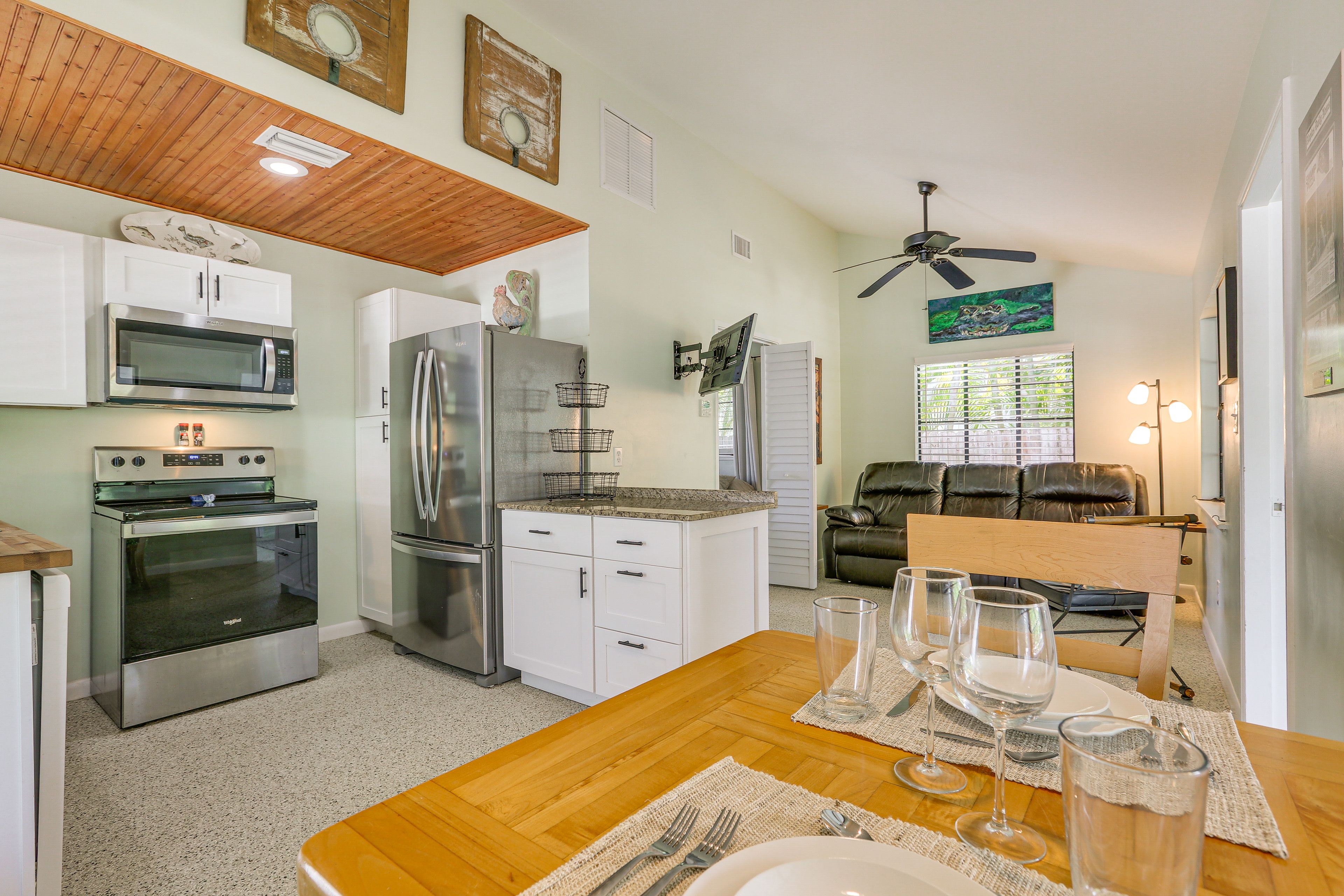 Dining Area | Dishware/Flatware